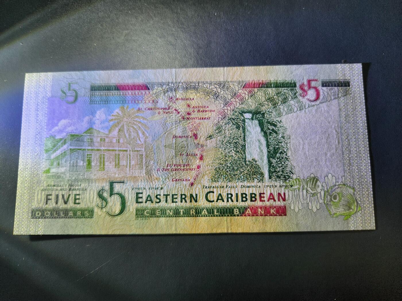 12月21号晚上8点 外国纸币自动截拍第75场 全新UNC 东加勒比 格林纳达（G标识）2003年5元