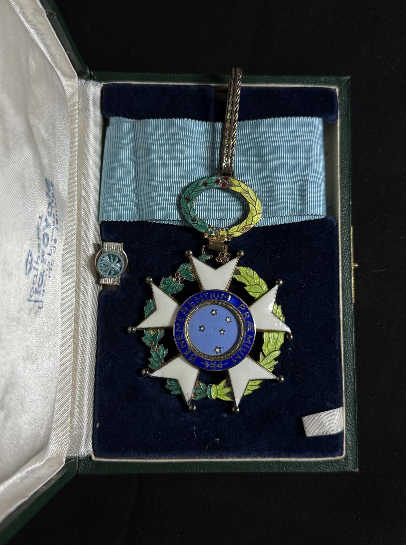 欢庆元旦！戎马世界章牌大赏第109期元旦大拍 巴西南十字勋章，银制，指挥官级，盒略齐全，非常厚重（75g）