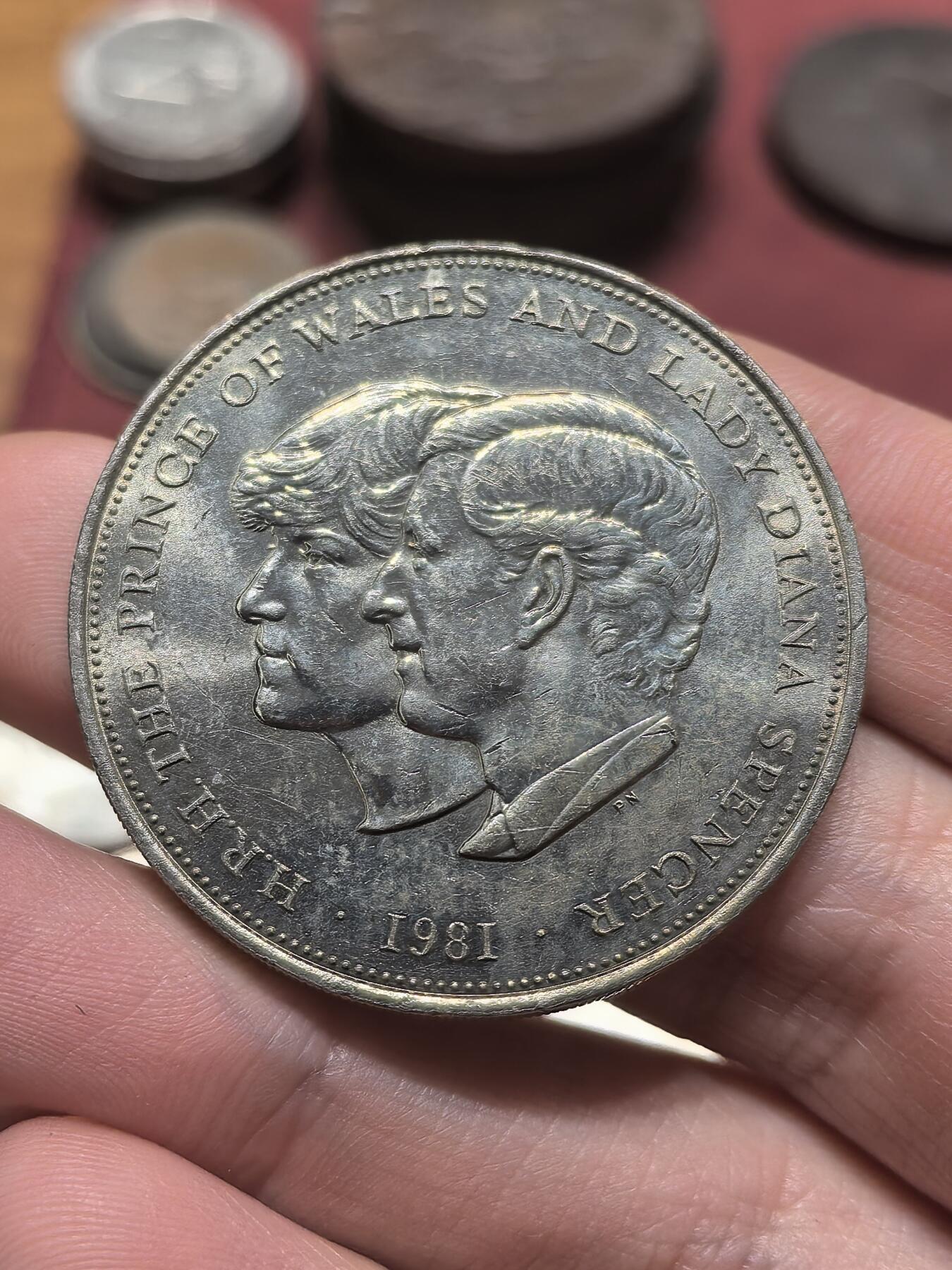 南宋泉阁俄币 外币 国币 专场第二十期 【送拍无额外佣金】 英国 1981年 伊丽莎白二世 黛安娜王妃结婚纪念大型铜镍币 好品 镜面工艺