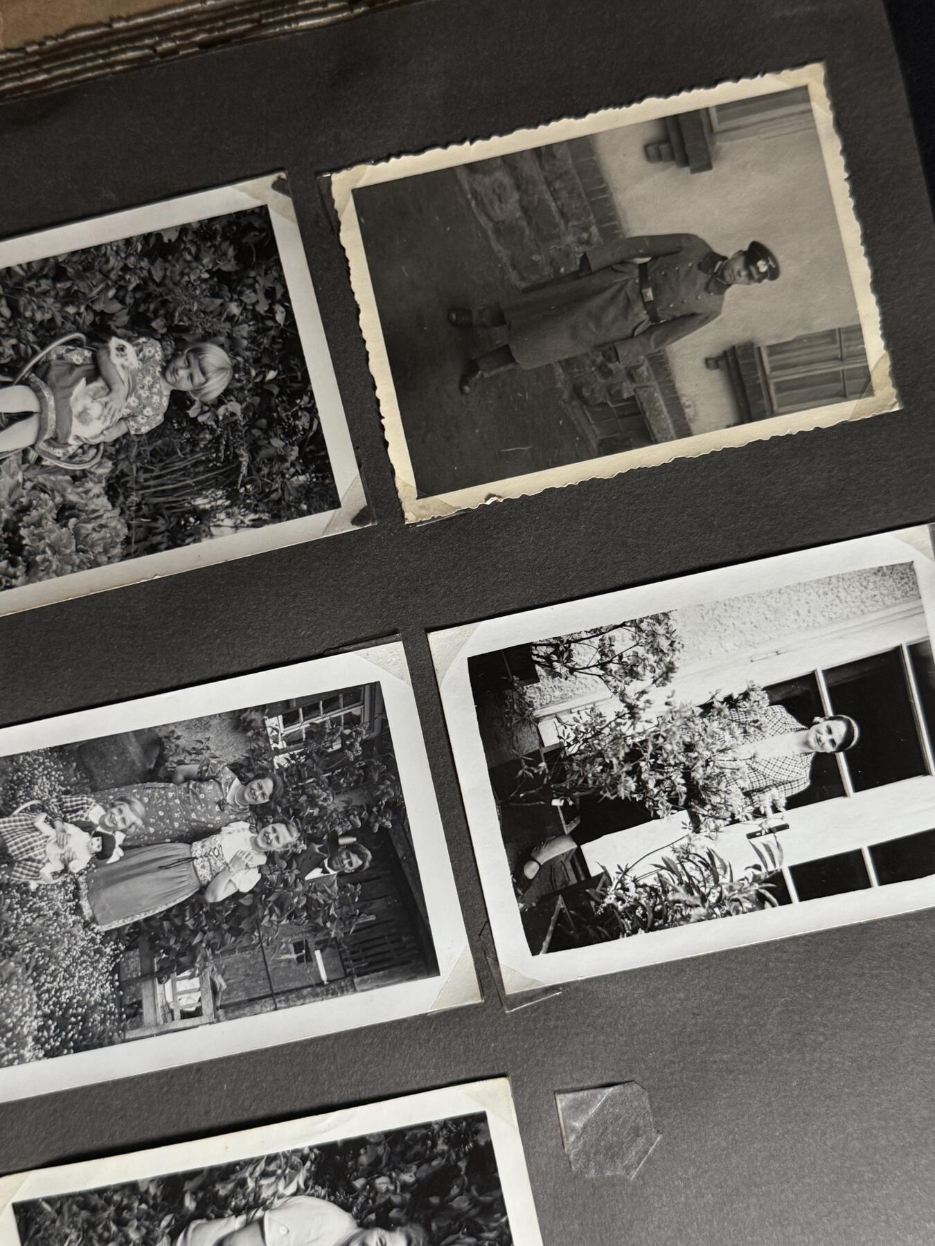 欢庆元旦！戎马世界章牌大赏第109期元旦大拍 铭记历史！德国二战老兵相册，照片约150张，记录了一个德国家庭的生活，包括婚姻、家庭、战争与城市废墟等内容，战前及法国战役相关照片（包括跨过马恩河）