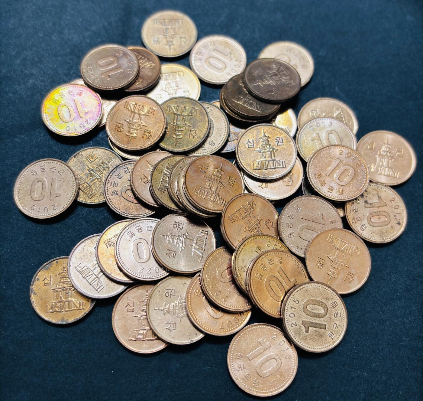 文馨钱币收藏第 286 场，圣诞节专场【 长期接收代拍品低至 0 佣金】 原铜光未流通状态新版韩国十元一组 50 枚