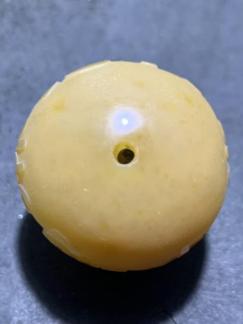 精美冰飘冻料风化战国红玛瑙手工雕刻六字箴言大圆珠一颗！