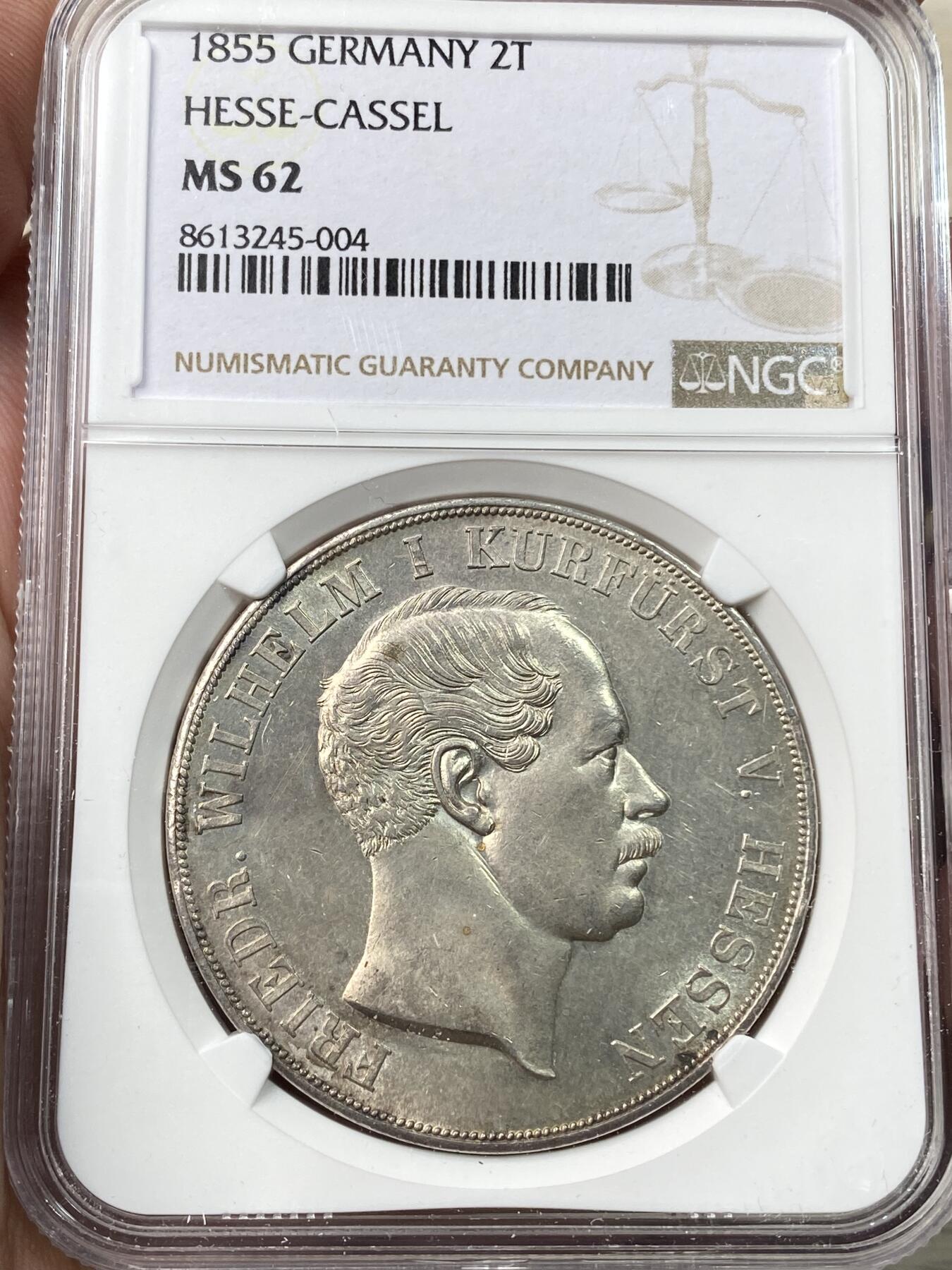 万国钱币拍卖第058期（万国新年大拍） NGC MS62 1855年德国黑森-卡塞尔选侯国威廉一世CP大窗帘流通2泰勒 好品难度极大的德系小邦品种 NGC唯二冠军分 全深打纹章细节纤毫毕现 原味青灰包浆转光底板