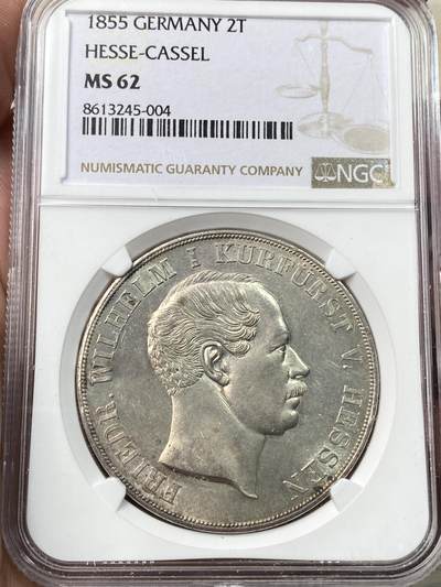 万国钱币拍卖第058期（万国新年大拍） - NGC MS62 1855年德国黑森-卡塞尔选侯国威廉一世CP大窗帘流通2泰勒 好品难度极大的德系小邦品种 NGC唯二冠军分 全深打纹章细节纤毫毕现 原味青灰包浆转光底板