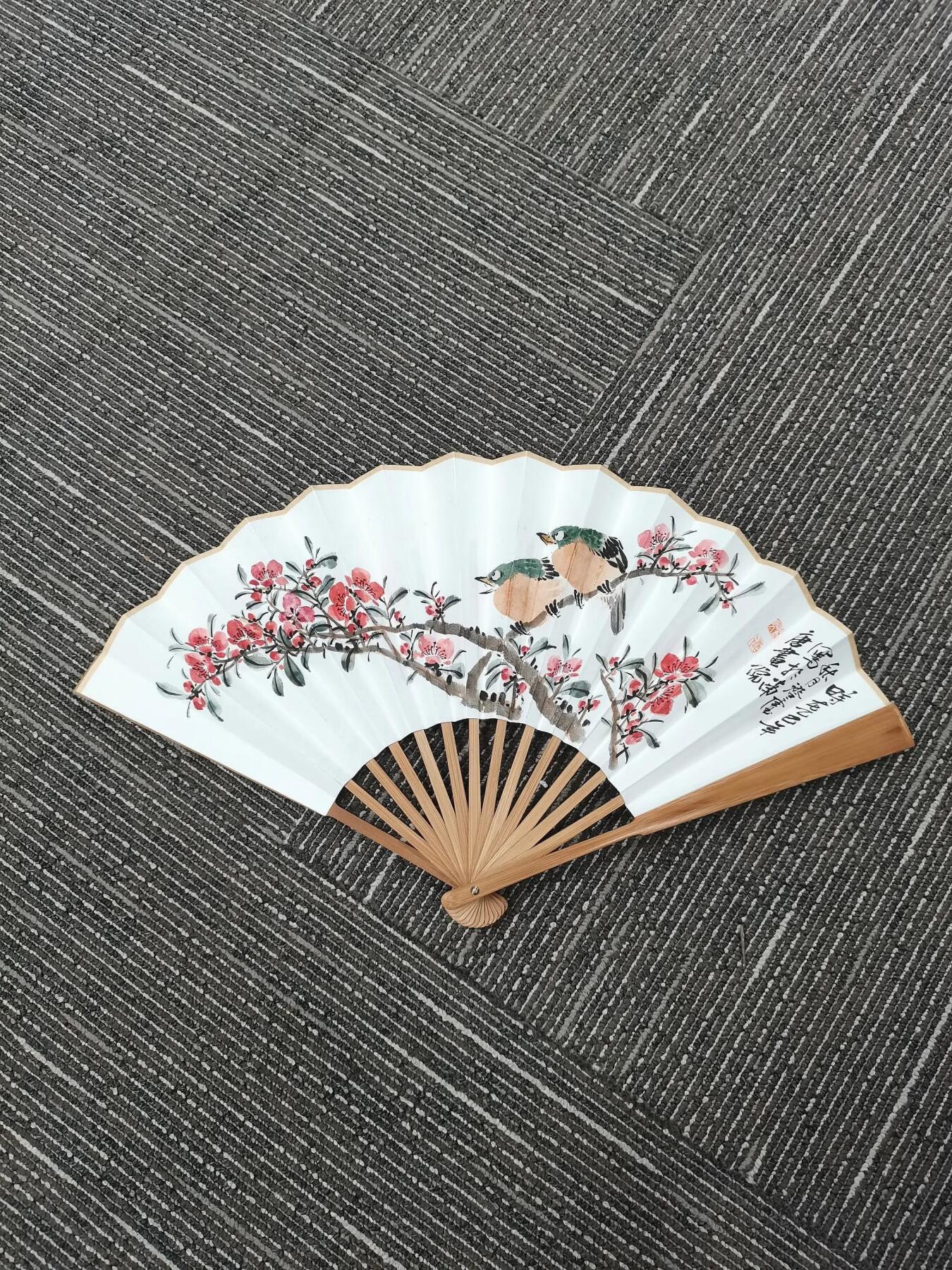 抚柳草堂-第三期章牌钱币 奖章勋章限时免佣 满百包邮 放漏专场 实力派画家纯手绘 花鸟诗文折扇 用笔细腻构图饱满 开合设计效果佳 长30cm竹扇骨