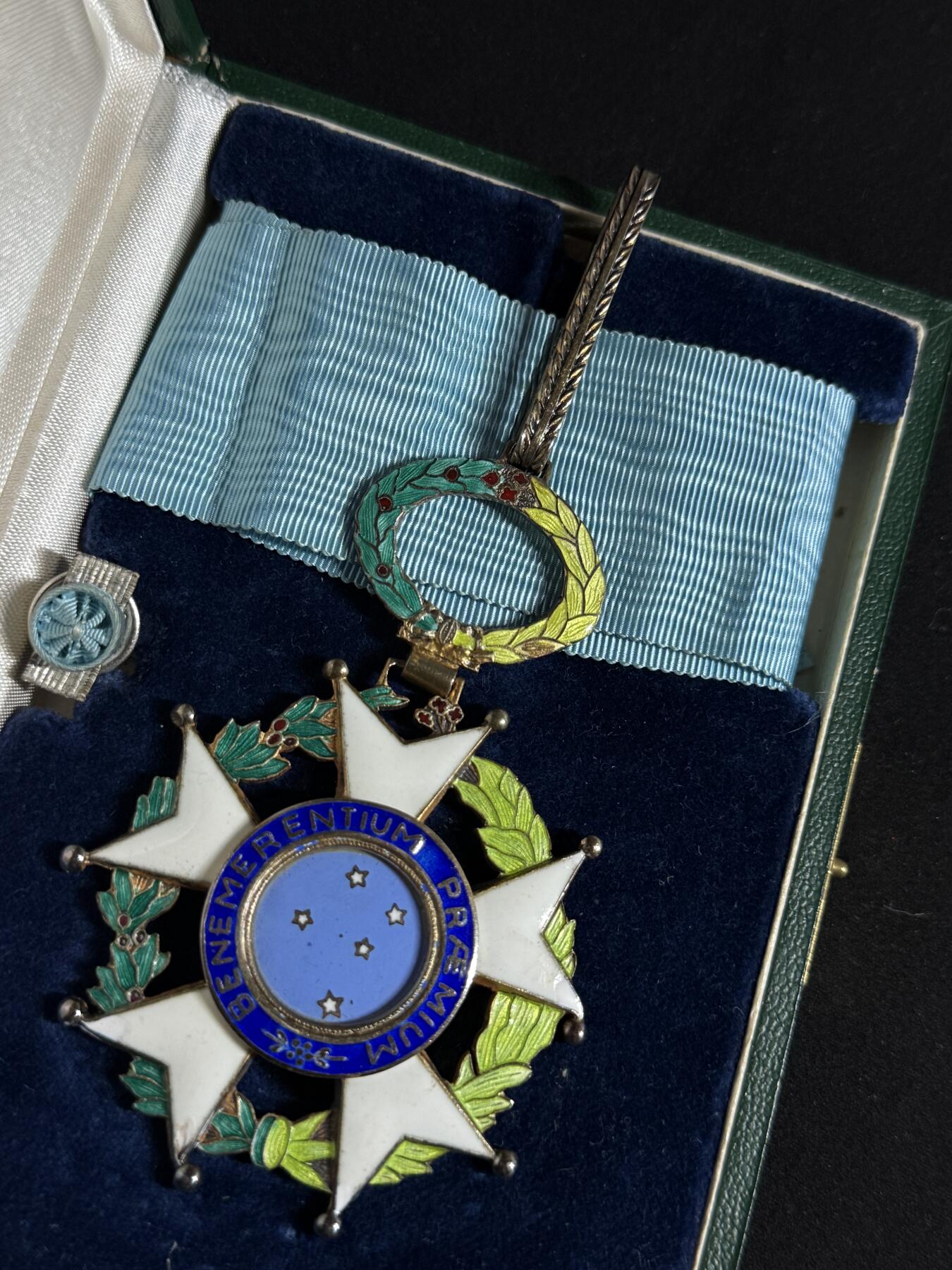 欢庆元旦！戎马世界章牌大赏第109期元旦大拍 巴西南十字勋章，银制，指挥官级，盒略齐全，非常厚重（75g）