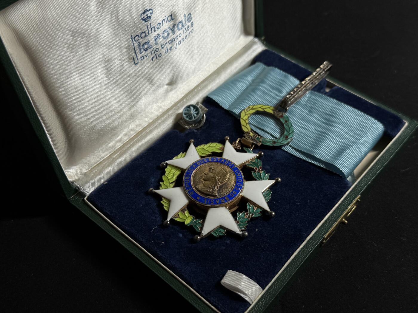 欢庆元旦！戎马世界章牌大赏第109期元旦大拍 巴西南十字勋章，银制，指挥官级，盒略齐全，非常厚重（75g）