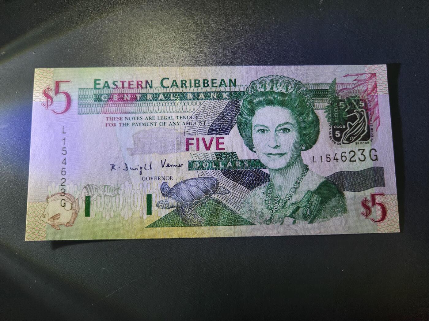 12月21号晚上8点 外国纸币自动截拍第75场 全新UNC 东加勒比 格林纳达（G标识）2003年5元