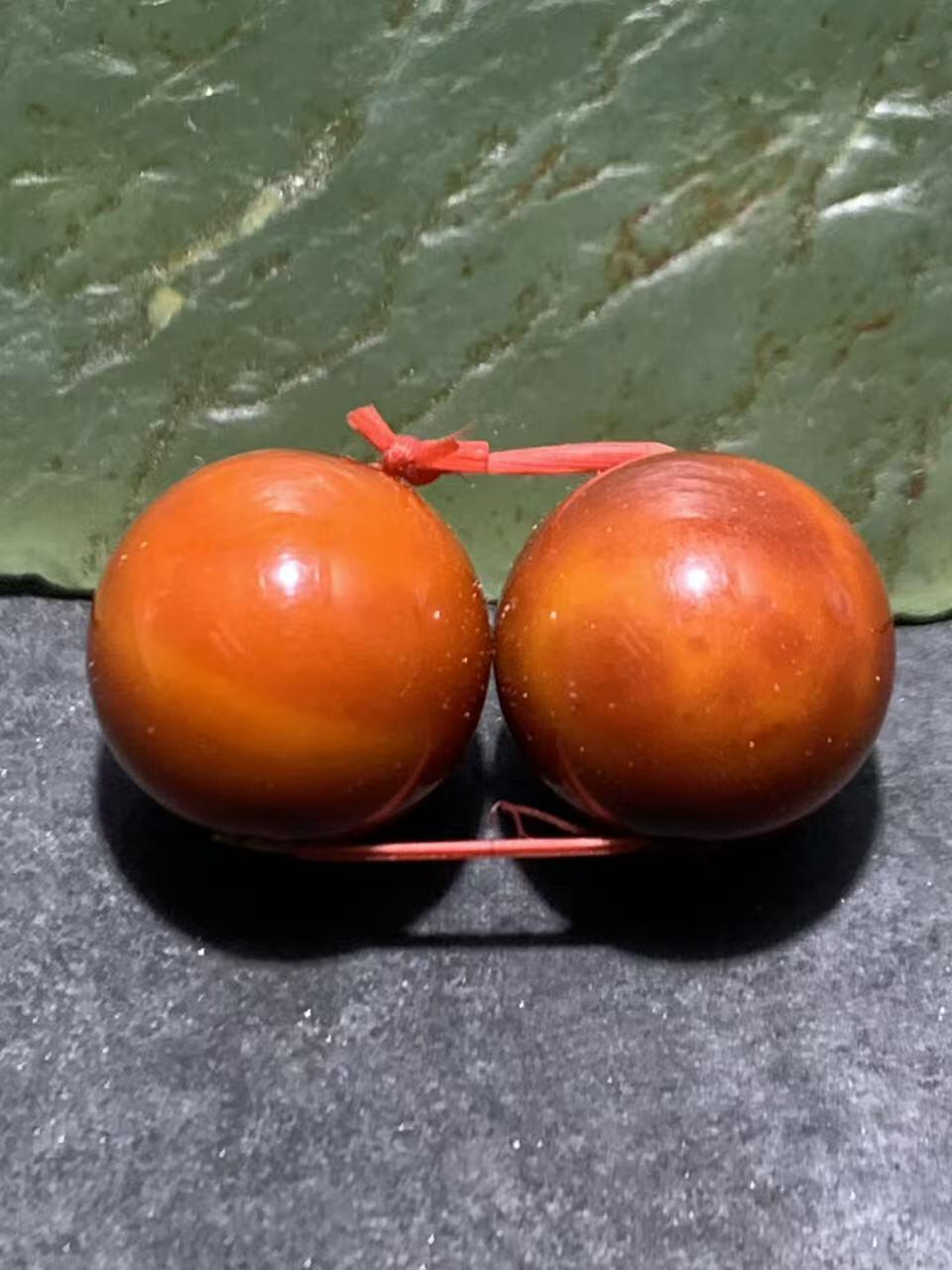 精美高玉化枣红缠丝玛瑙腰珠一对，。