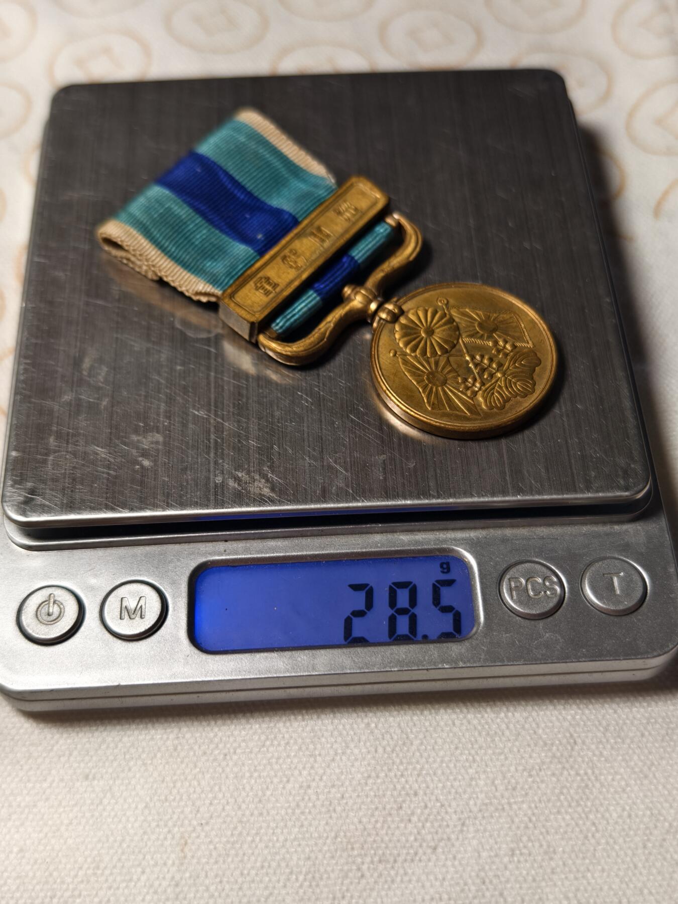 抚柳草堂-第三期章牌钱币 奖章勋章限时免佣 满百包邮 放漏专场 日俄明治三十七八年从军记章 铜镀金好品 原盒缺一块木条