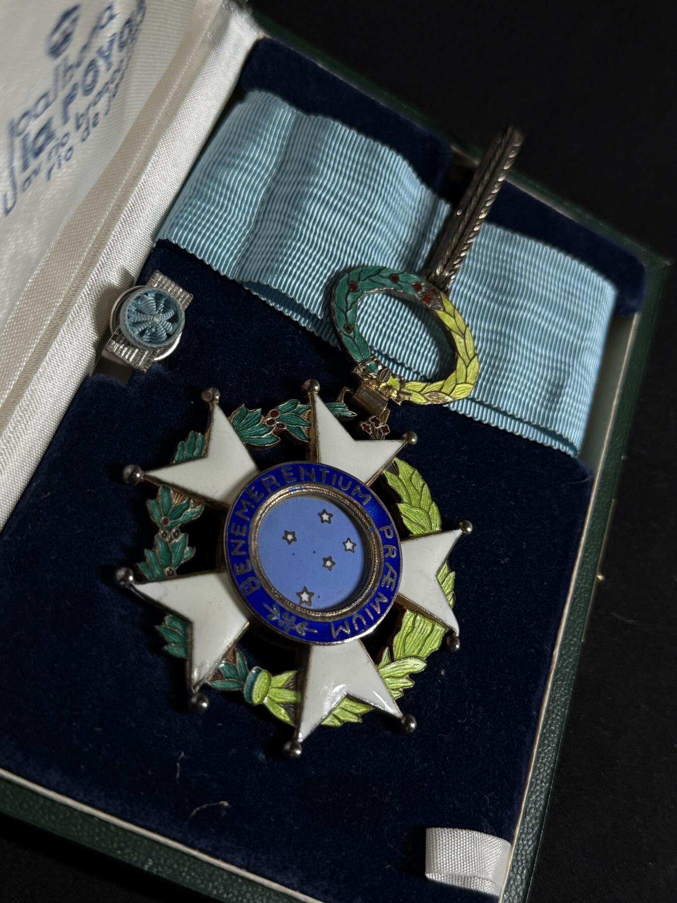 欢庆元旦！戎马世界章牌大赏第109期元旦大拍 巴西南十字勋章，银制，指挥官级，盒略齐全，非常厚重（75g）