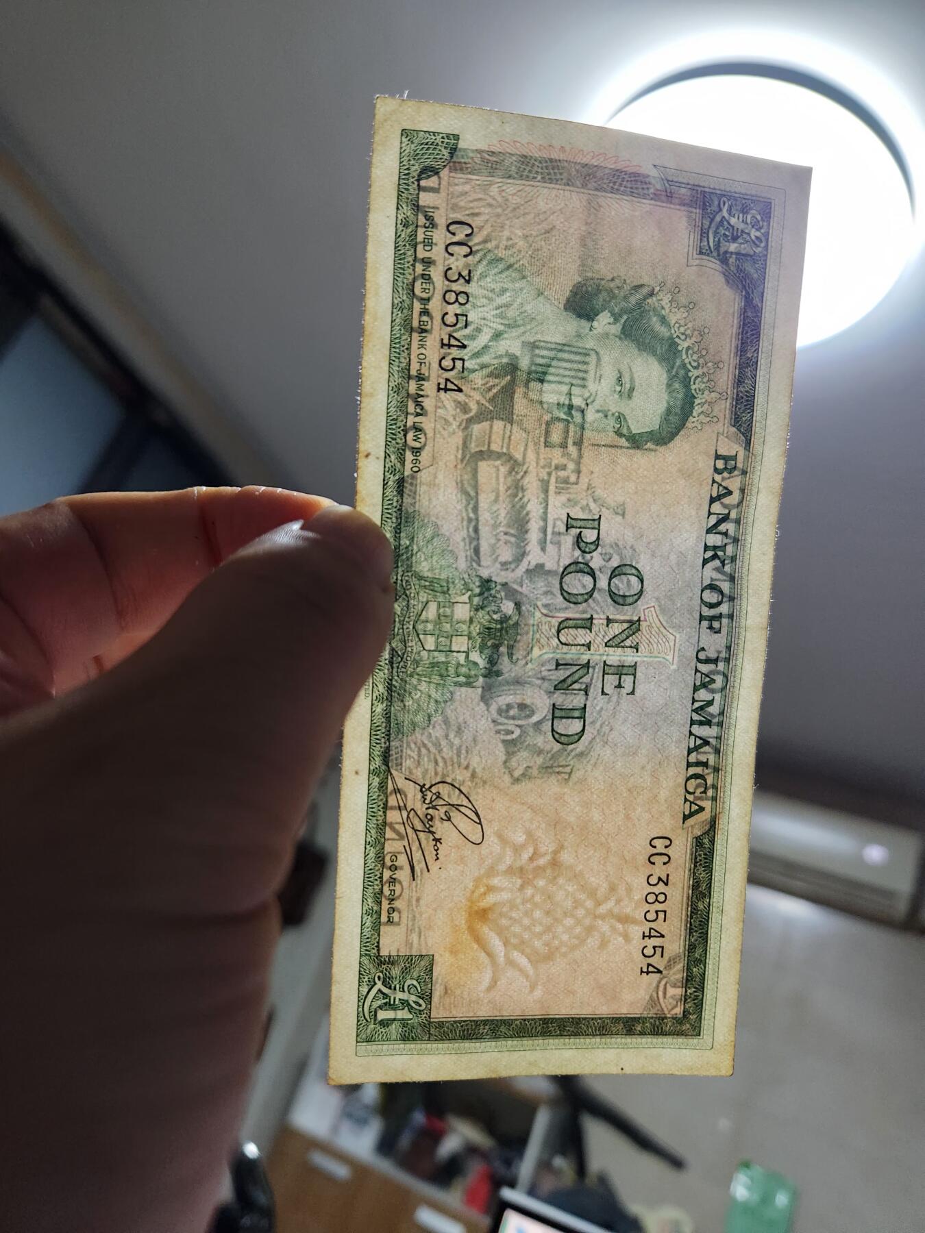 12月21号晚上8点 外国纸币自动截拍第75场 牙买加1镑美品