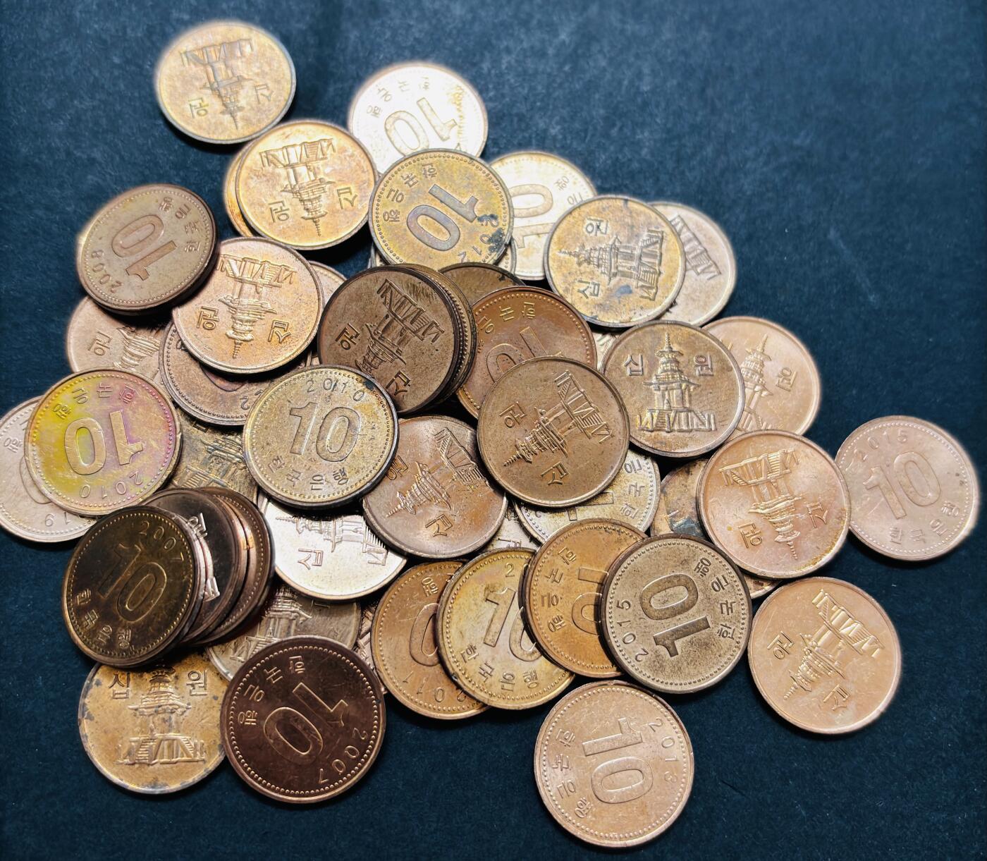 文馨钱币收藏第 286 场，圣诞节专场【 长期接收代拍品低至 0 佣金】 原铜光未流通状态新版韩国十元一组 50 枚