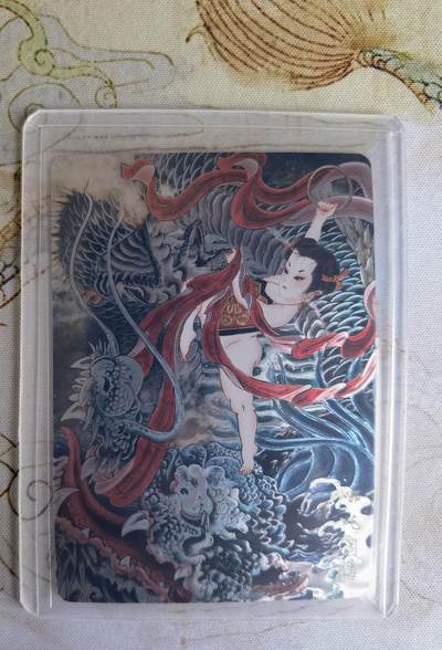 奇趣收藏卡牌拍卖第26场 - 山河潮玩  心染四大巾帼特卡，心染 绘 哪吒闹海 光刻工艺1张，实物流光溢彩非常漂亮，全新覆膜卡夹卡膜保护