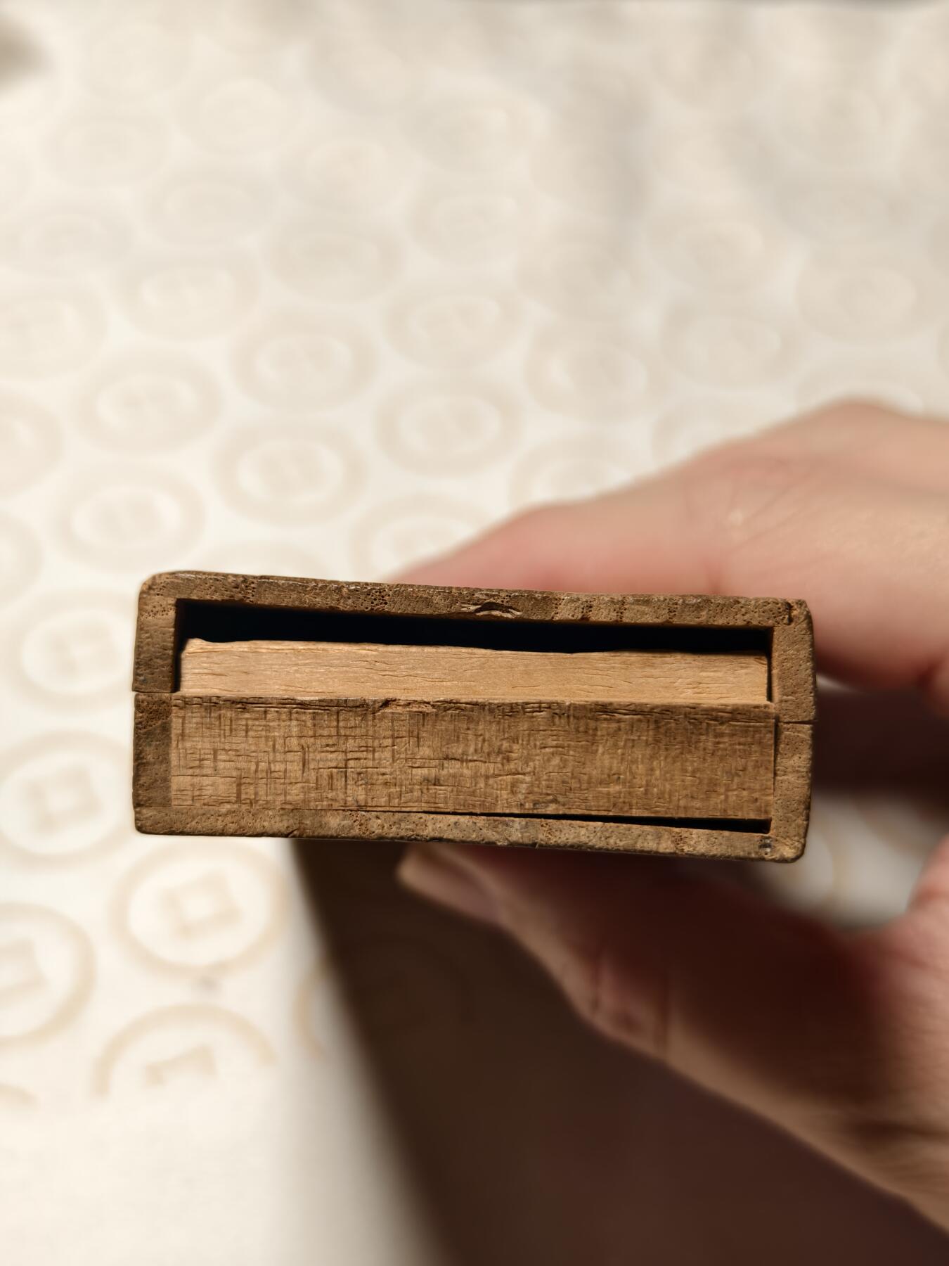 抚柳草堂-第三期章牌钱币 奖章勋章限时免佣 满百包邮 放漏专场 日俄明治三十七八年从军记章 铜镀金好品 原盒缺一块木条