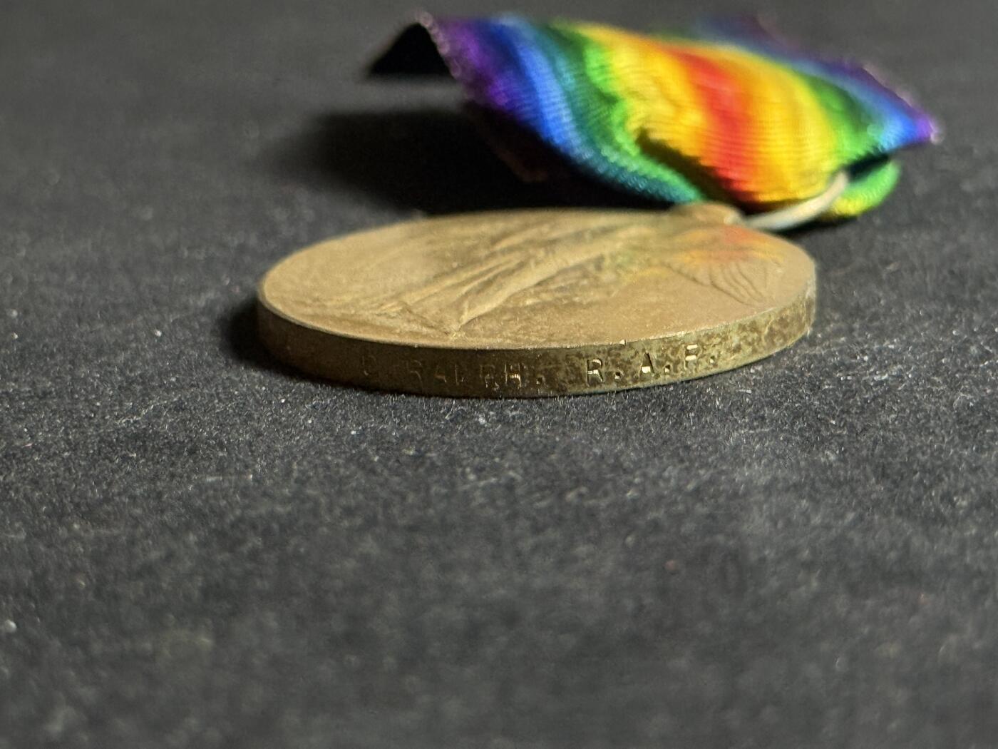 欢庆元旦！戎马世界章牌大赏第109期元旦大拍 英国一战胜利奖章，授予皇家空军（RAF）