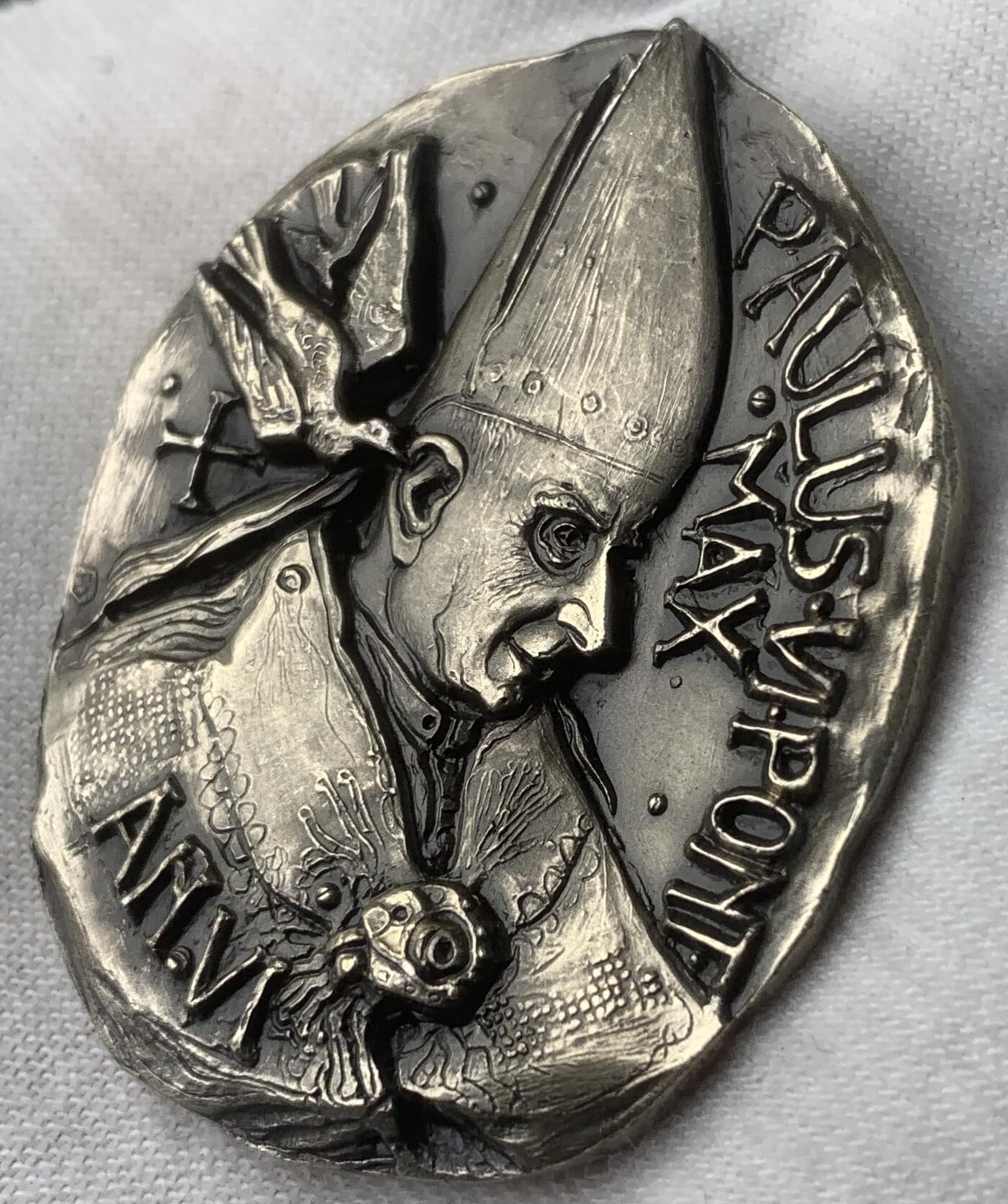 掌中浮雕-藏着的欧洲第047场 1968年梵蒂冈保罗六世增加联合国教士银章 ，约 36 X 45mm，47.22g，盒子有破损如图