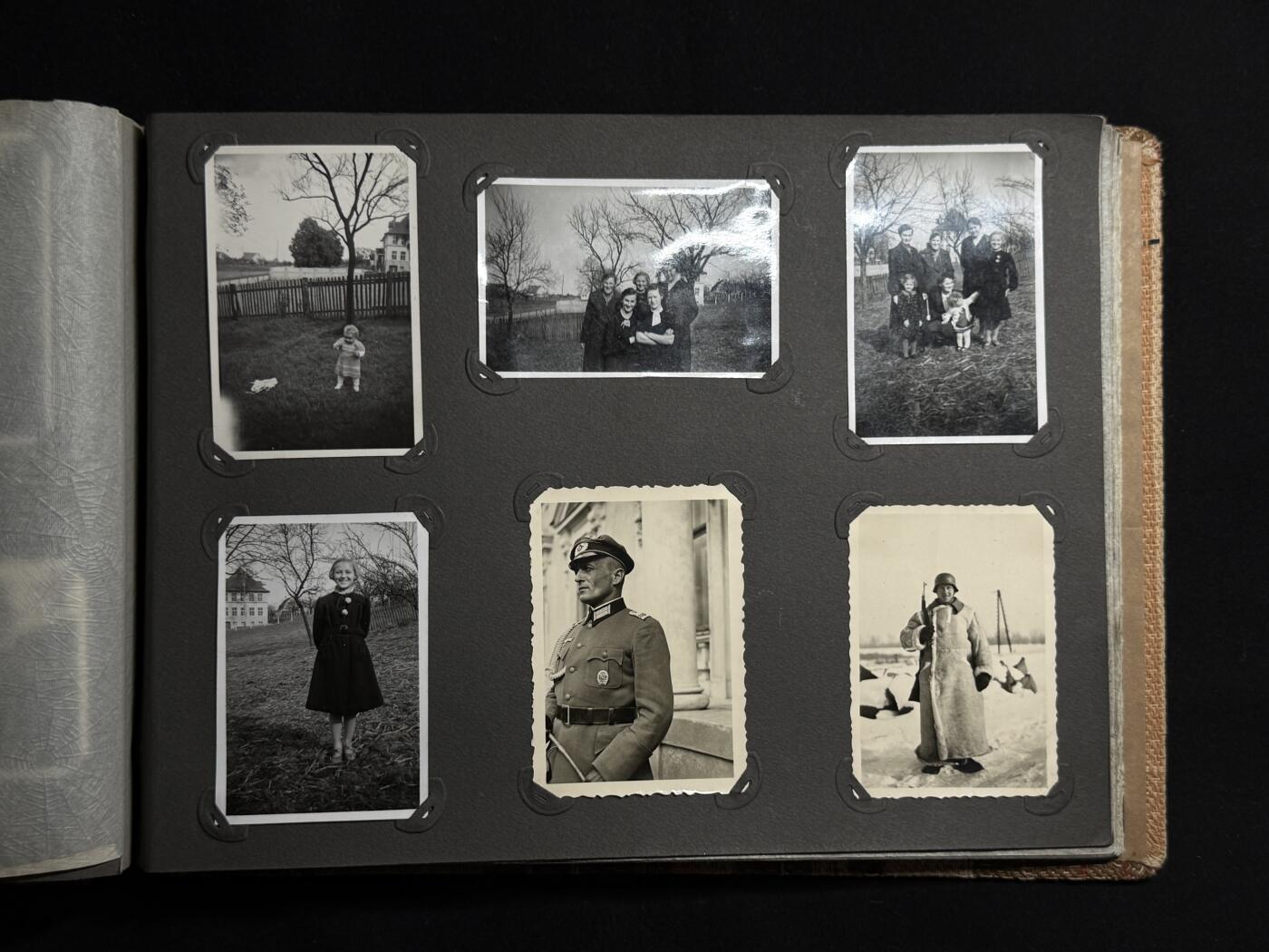 欢庆元旦！戎马世界章牌大赏第109期元旦大拍 铭记历史！德国二战老兵相册，照片约150张，记录了一个德国家庭的生活，包括婚姻、家庭、战争与城市废墟等内容，战前及法国战役相关照片（包括跨过马恩河）