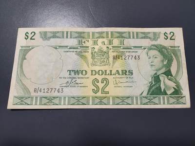 12月21号晚上8点 外国纸币自动截拍第75场 - 东加勒比2元美品B4 签名不同