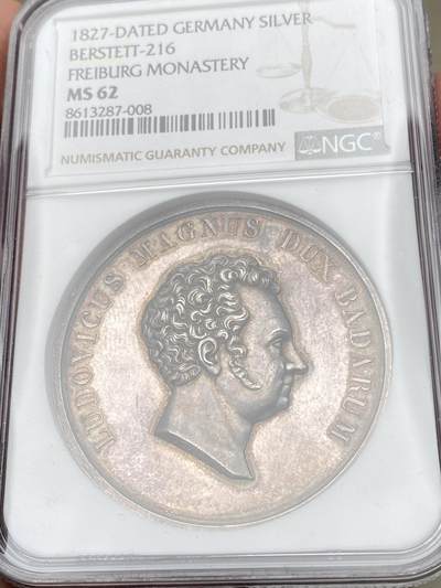 万国钱币拍卖第058期（万国新年大拍） NGC MS62 1827年德国巴登大公国杜拉赫路德维希纪念美因茨大主教区迁移至弗莱堡纪念大银章 44.24MM 43.74G 德章重型名誉品种 RR级别顶级珍品 仅发行62枚存世更罕 1821年教皇国利奥十二世与巴登等谈判 1827年康斯坦茨主教区被废除并迁移至弗莱堡作为大主教区所在地 属上莱茵教区省 弗莱堡大教堂雄伟壮观通体高浮雕镜面精铸玫瑰淡彩 极其稀少的顶级收藏品