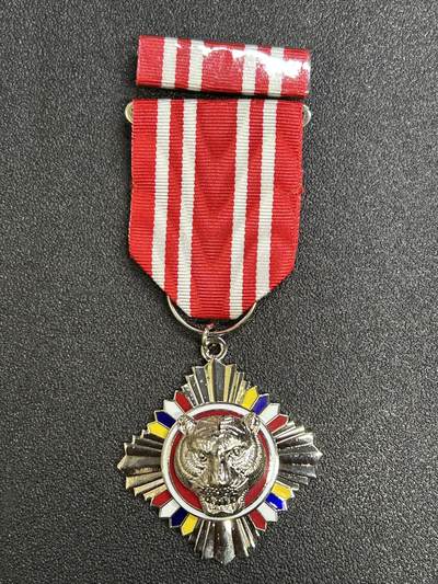 西秦中古拍卖第七十期 - 民国乙种虎贲奖章 带勋略 退台后