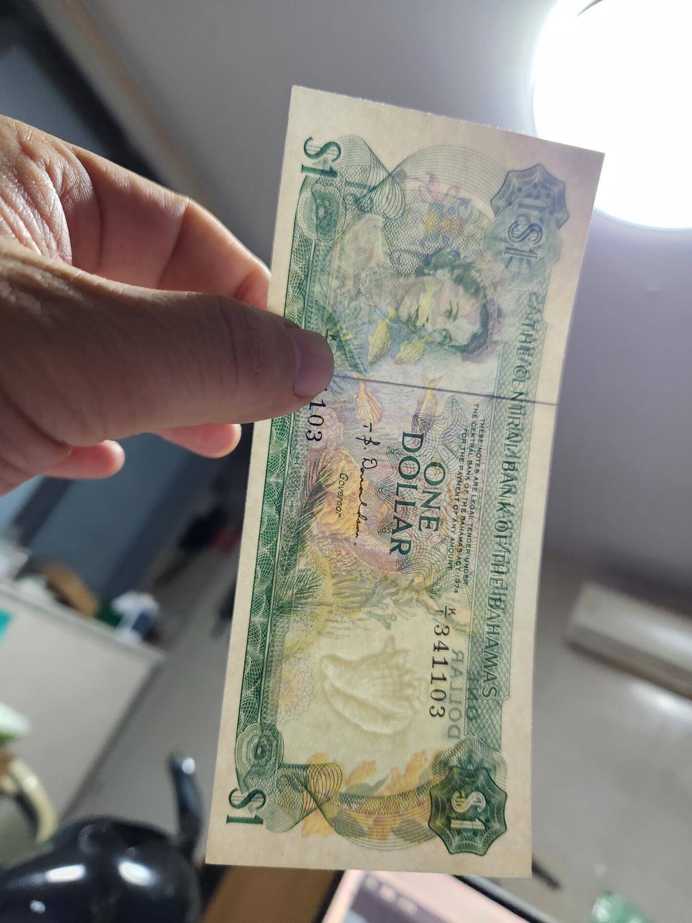 12月21号晚上8点 外国纸币自动截拍第75场 1974年 巴哈马1元 纸币 女王彩背 新品AU