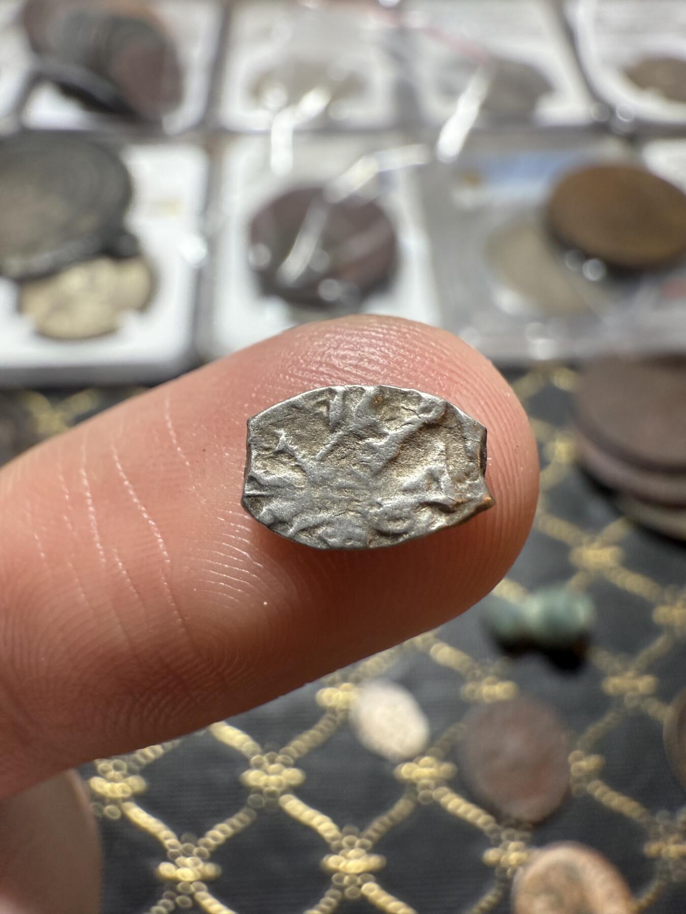 南宋泉阁俄币 外币 国币 专场第二十期 【送拍无额外佣金】 沙俄 彼得一世 半戈比小银币 小样 0.3g左右 鱼鳞币 细节还行 老包浆通货好品