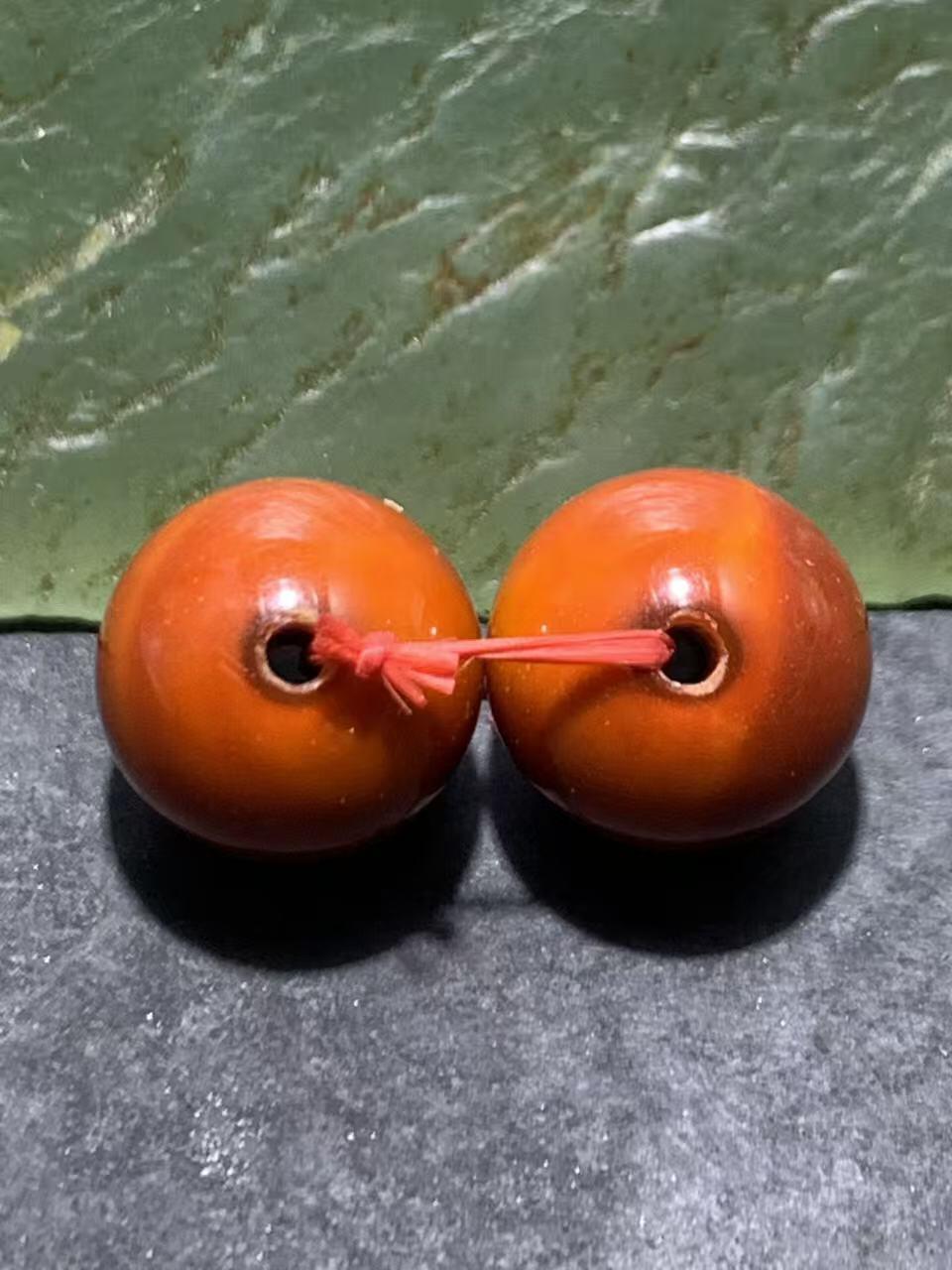 精美高玉化枣红缠丝玛瑙腰珠一对，。