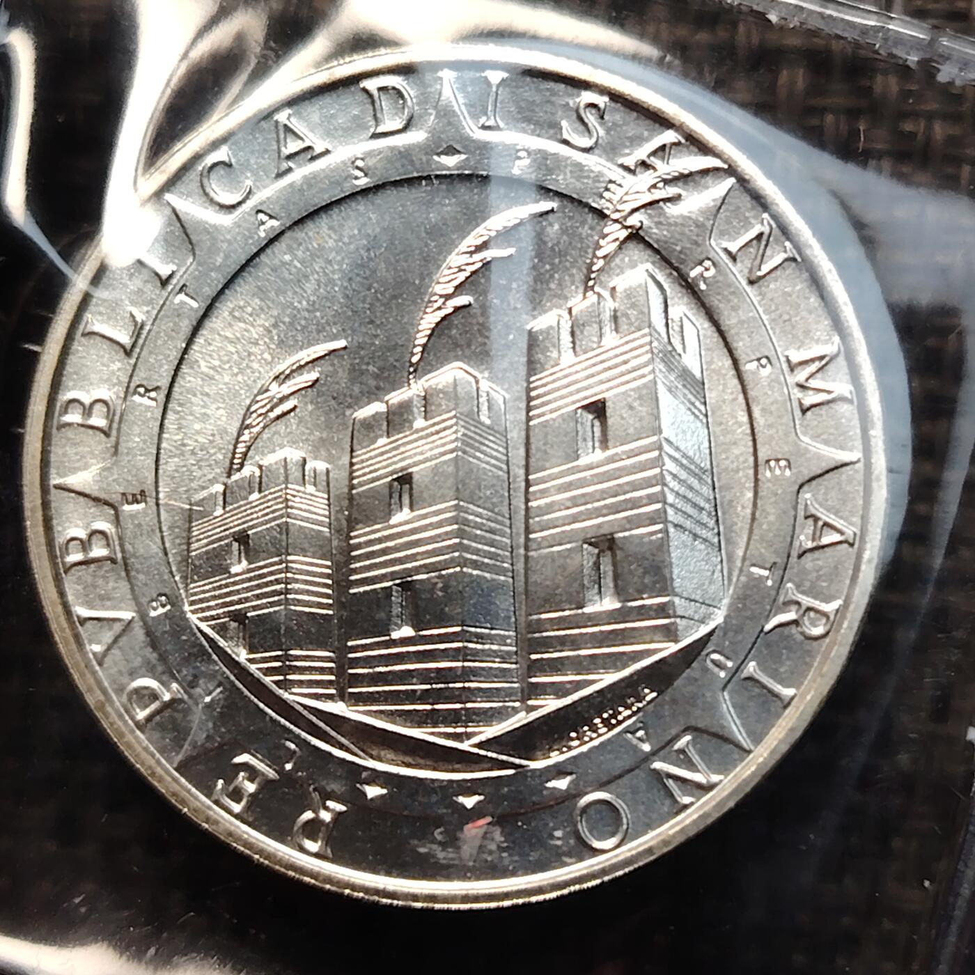 布加迪🐬～世界钱币(上海)🌾第 266 期 /  各国套币和散币