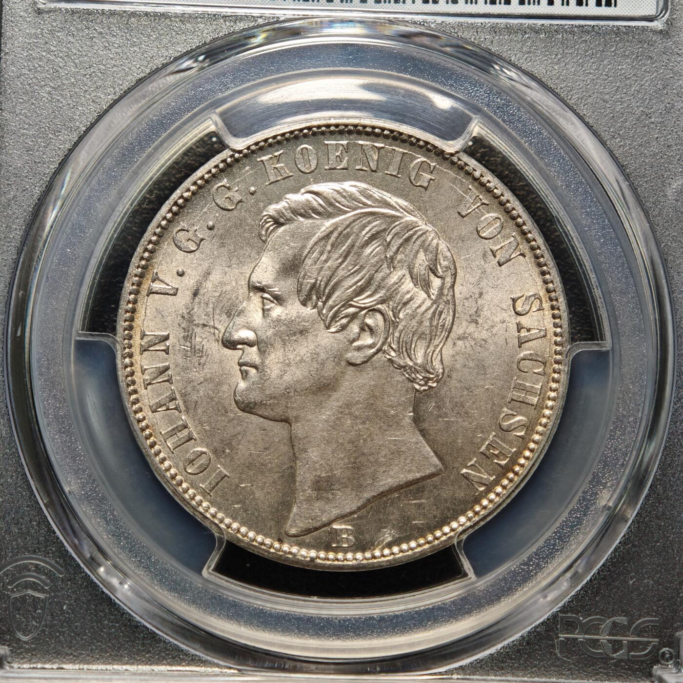 【德藏】世界币章拍卖第158期（拍品征集中~欢迎藏友联系） 1869年 德国萨克森约翰一世矿业祝福泰勒银币 PCGS MS62 淡黄油包浆 转光十足 萨克森是19世纪德国重要的矿业与冶金中心，银、锡、铁等矿产资源的开采与加工是其经济支柱，约翰一世时期发行此币，既是对矿业产业的致敬，也彰显了萨克森的经济特色