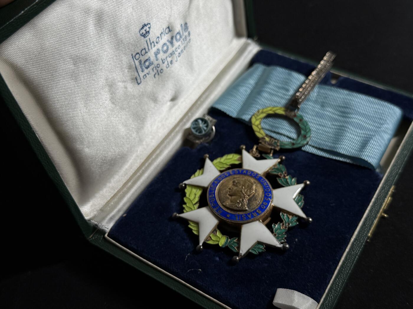 欢庆元旦！戎马世界章牌大赏第109期元旦大拍 巴西南十字勋章，银制，指挥官级，盒略齐全，非常厚重（75g）