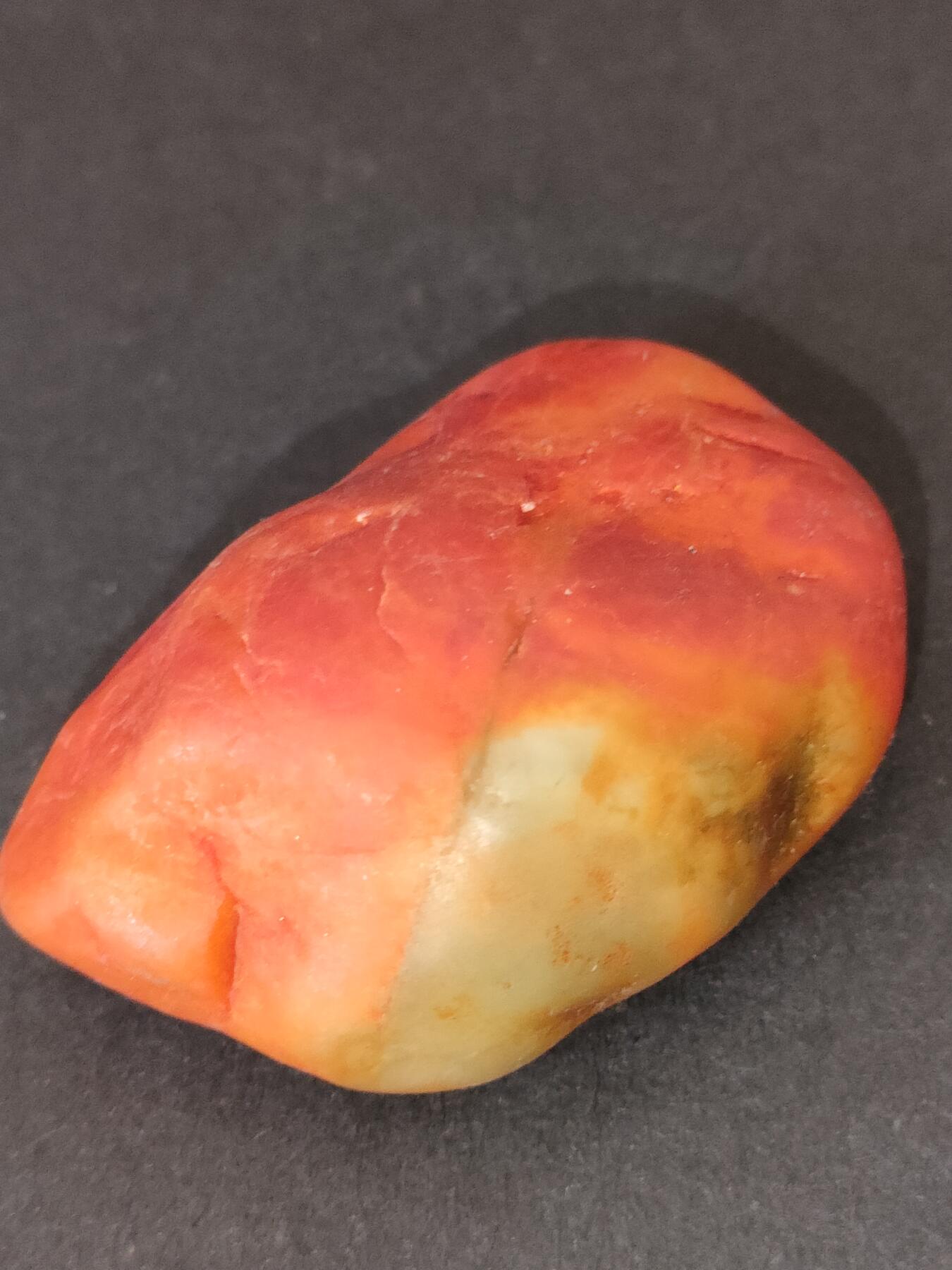 猩哥外币小铺➨【第212场】 和田玉原石22克