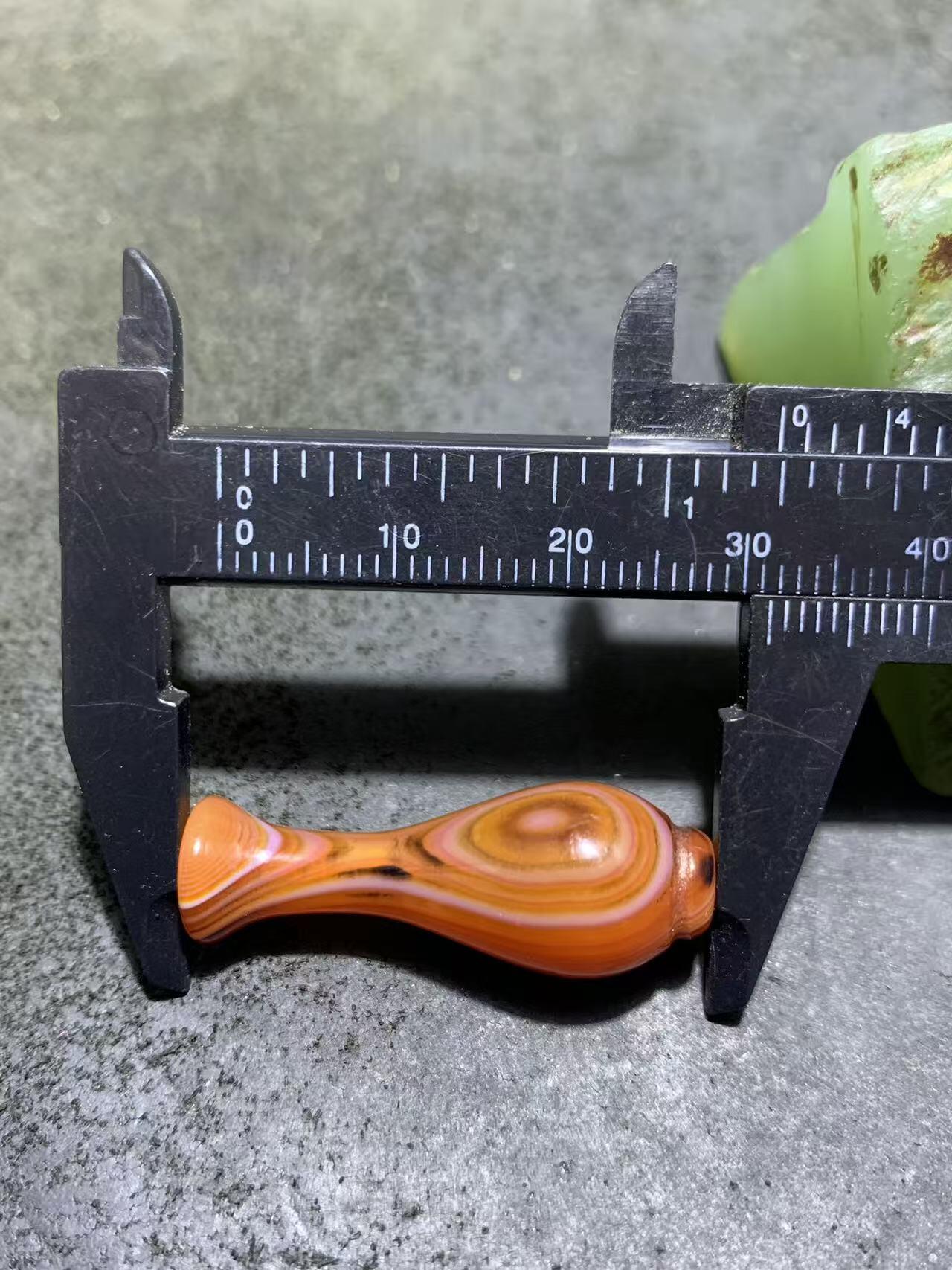 精美高玉化千层纹缠丝玛瑙双天眼瓶子珠一个，。