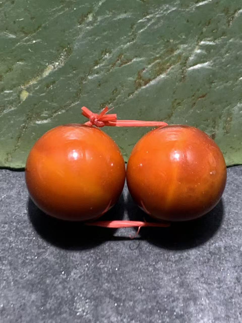精美高玉化枣红缠丝玛瑙腰珠一对，。