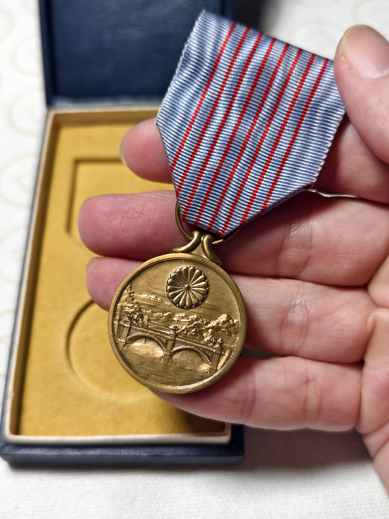 抚柳草堂-第三期章牌钱币 奖章勋章限时免佣 满百包邮 放漏专场 纪元2600纪念章  昭和十五年 铜镀金原盒极美品