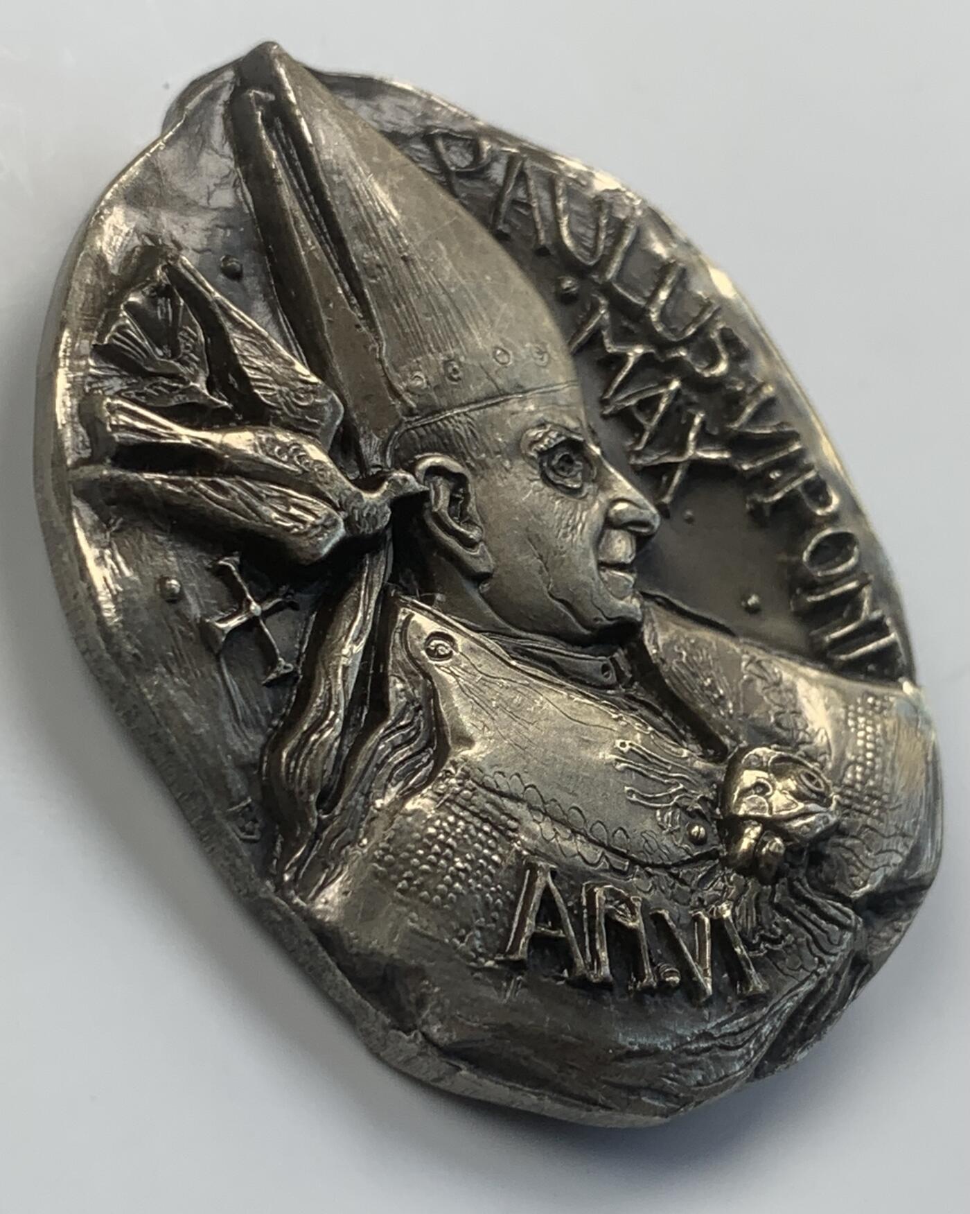 掌中浮雕-藏着的欧洲第047场 1968年梵蒂冈保罗六世增加联合国教士银章 ，约 36 X 45mm，47.22g，盒子有破损如图