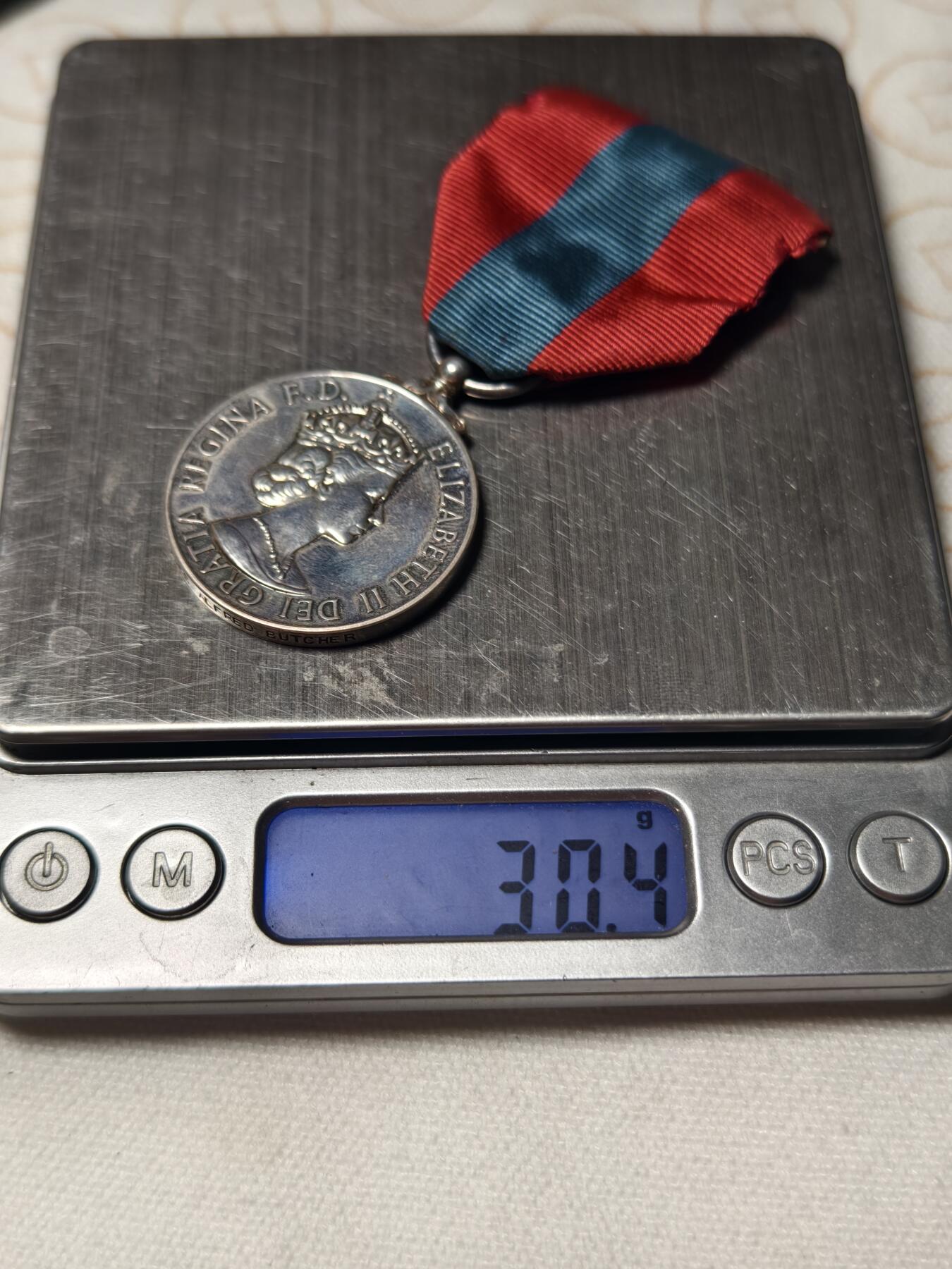 抚柳草堂-第三期章牌钱币 奖章勋章限时免佣 满百包邮 放漏专场 英国1974帝国服务奖章  银质原盒 实发极美品重30.4g