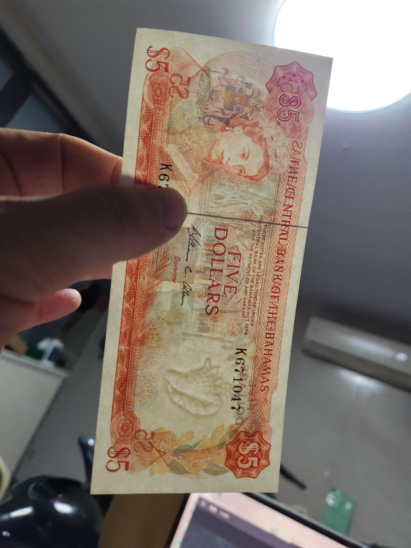 12月21号晚上8点 外国纸币自动截拍第75场  1974年 巴哈马5元 纸币 女王彩背 几乎全新原汁原味