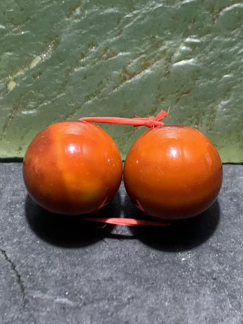 精美高玉化枣红缠丝玛瑙腰珠一对，。