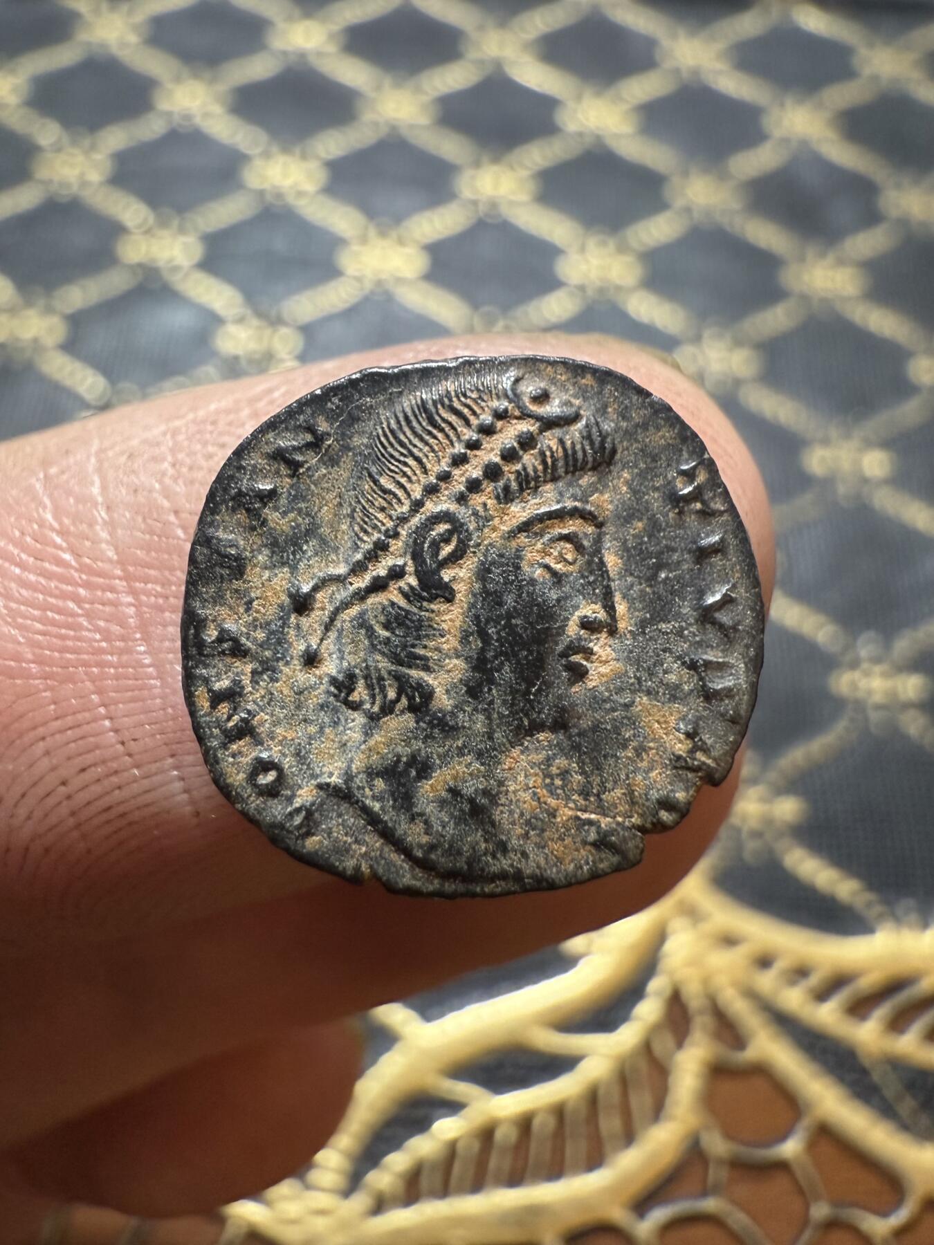 南宋泉阁俄币 外币 国币 专场第二十期 【送拍无额外佣金】 古罗马 公元337-340年 君士坦丁二世 士兵守护军旗铜币 背逆 个头偏大 细节还不错 好品