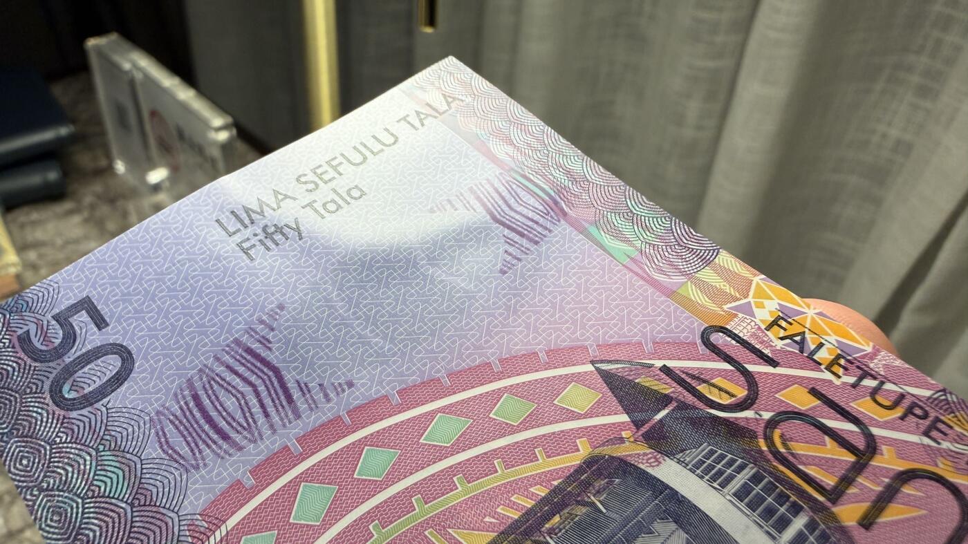 首发AA冠 整套全同号无47 新版斐济2025全套塑料钞 周日包邮发货（。。。新增了几张萨摩亚靓号在最后几拍）