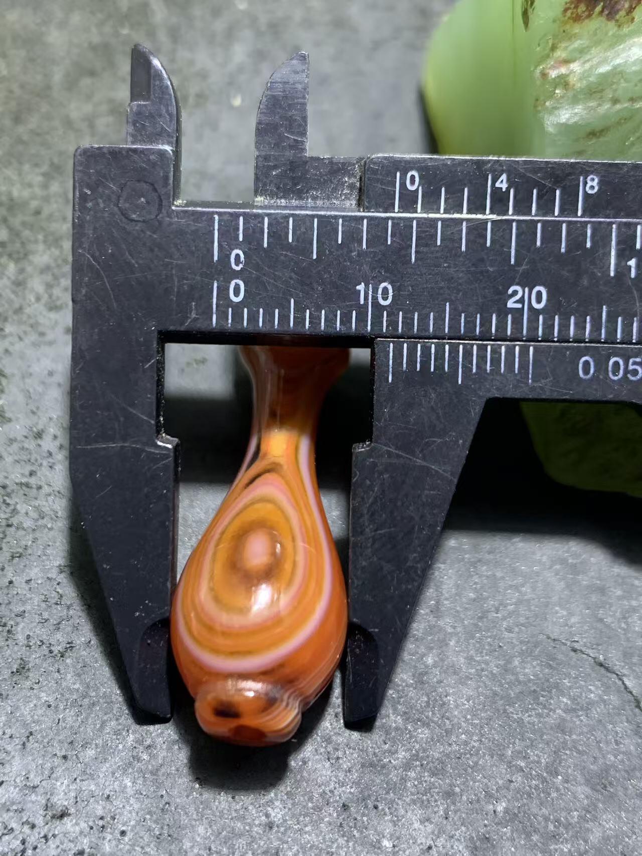 精美高玉化千层纹缠丝玛瑙双天眼瓶子珠一个，。