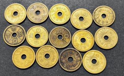 文馨钱币收藏第 286 场，圣诞节专场【 长期接收代拍品低至 0 佣金】 - 原铜光，好品等日本昭和各年份 5 钱铜币，只发行三年齐全，14 枚