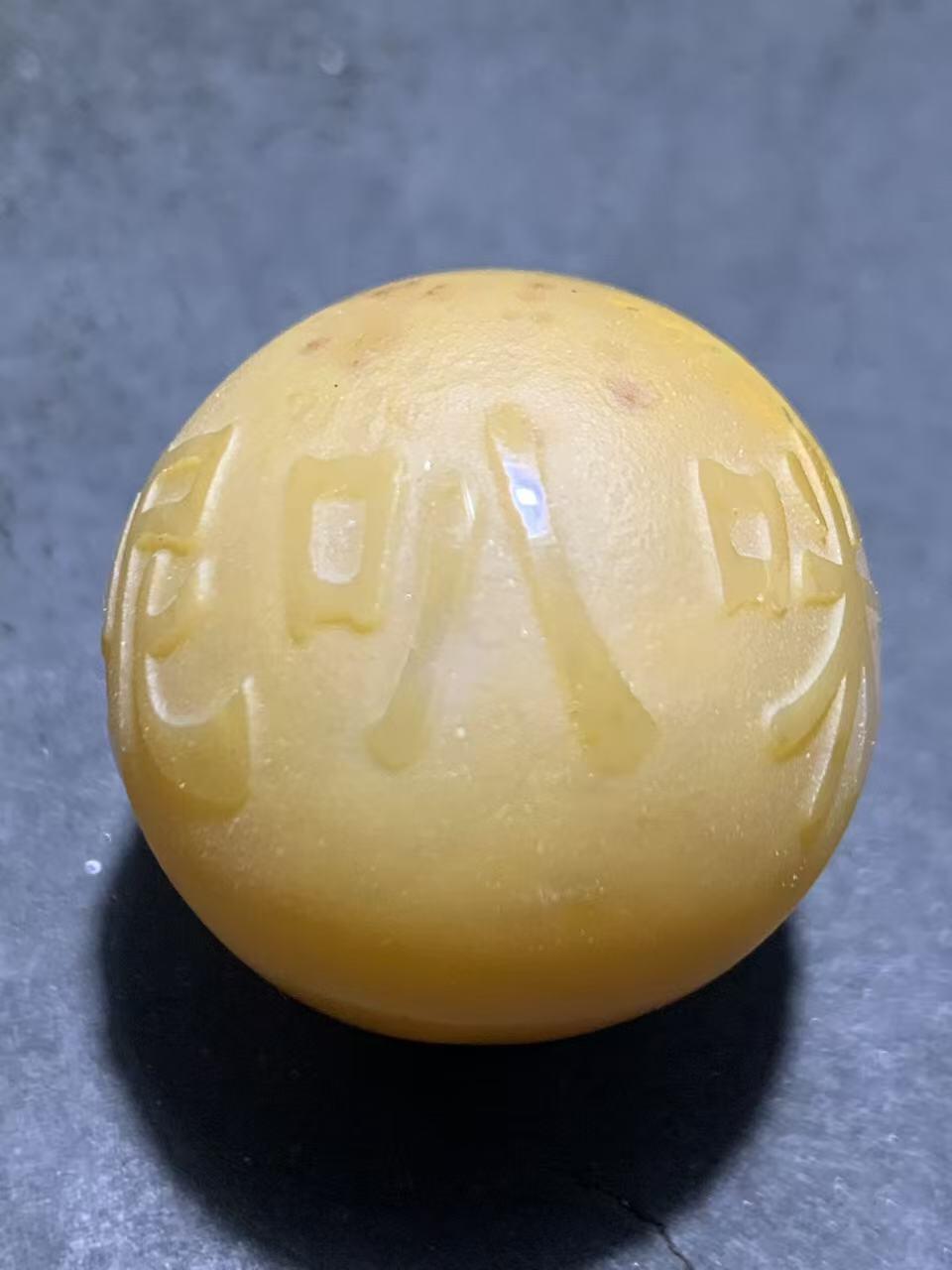 精美冰飘冻料风化战国红玛瑙手工雕刻六字箴言大圆珠一颗！