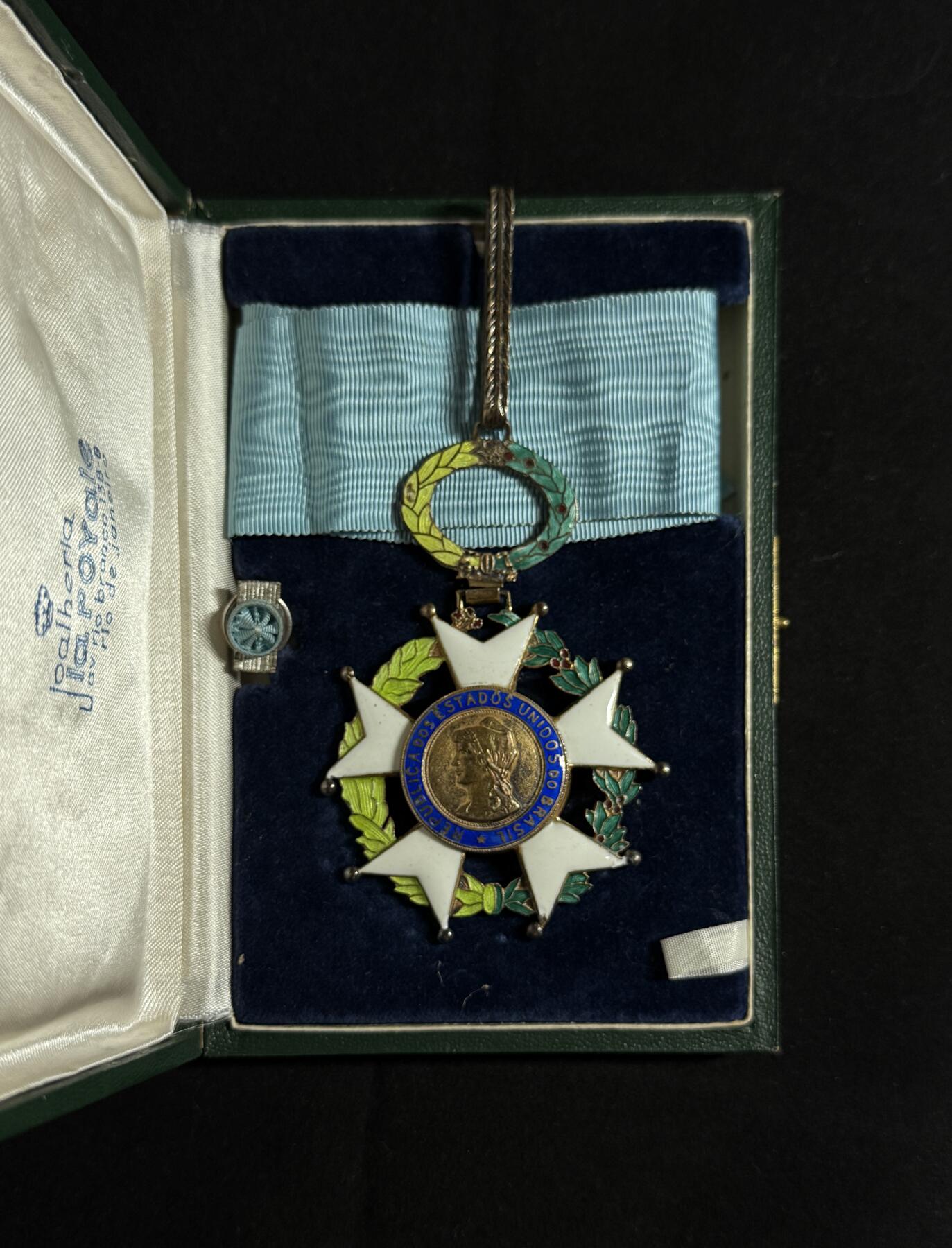 欢庆元旦！戎马世界章牌大赏第109期元旦大拍 巴西南十字勋章，银制，指挥官级，盒略齐全，非常厚重（75g）