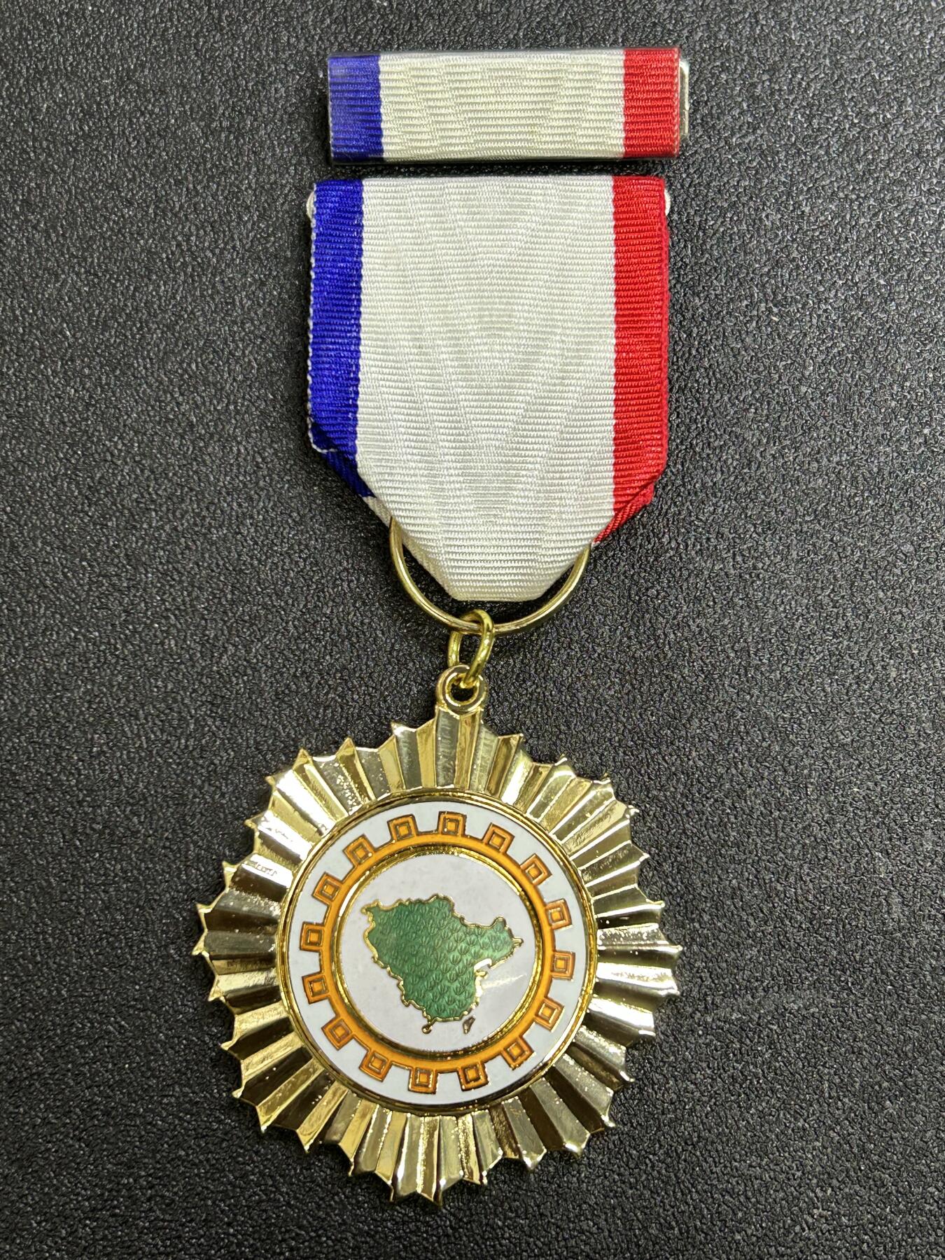 西秦中古拍卖第七十期 民国甲种金瓯奖章 带勋略 退台后 秋海棠地图