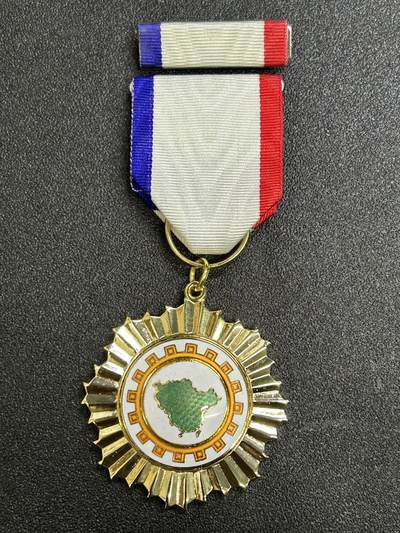 西秦中古拍卖第七十期 - 民国甲种金瓯奖章 带勋略 退台后 秋海棠地图