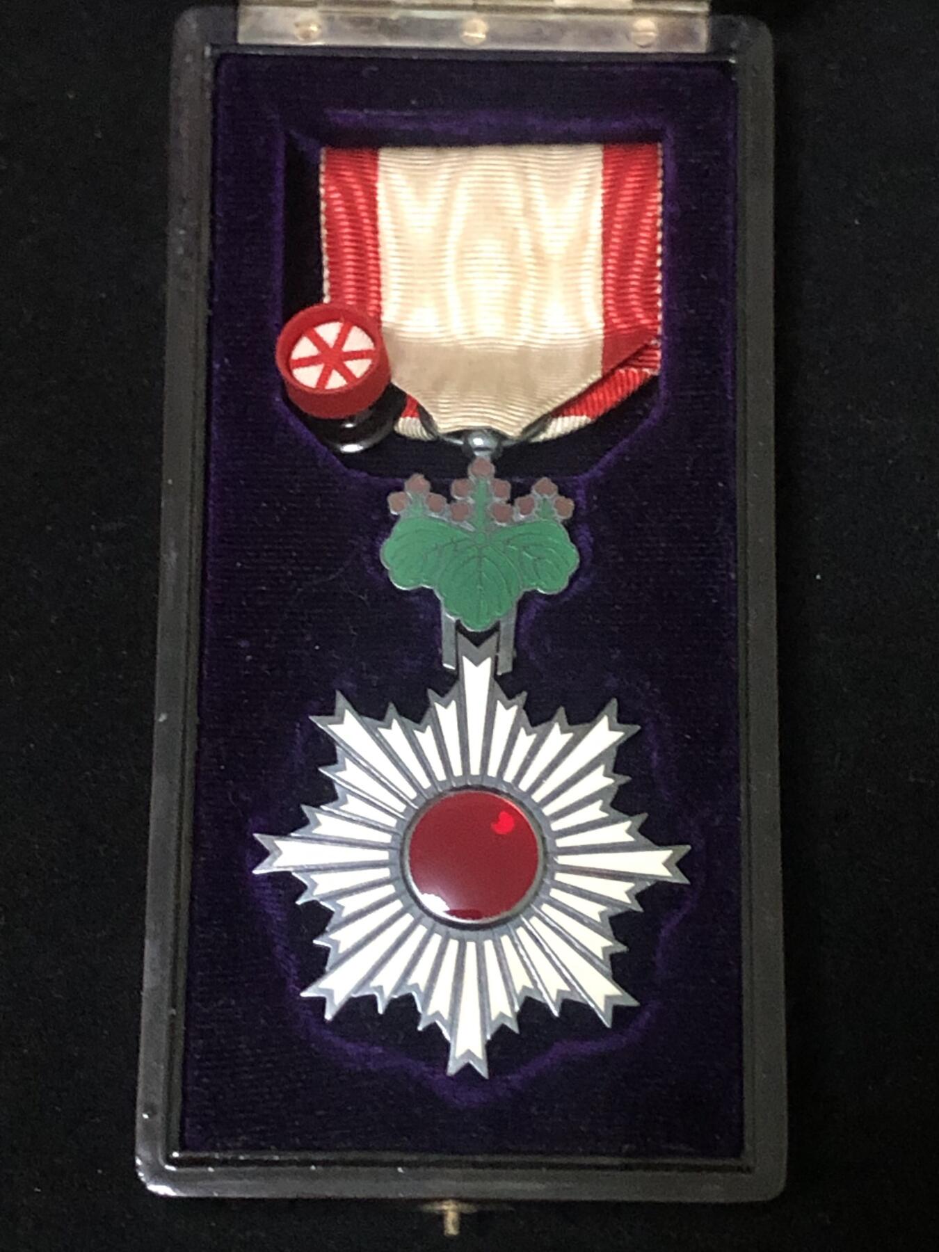 《银字站时六等单光旭日章》勋记徽章纪念章二战抗战收藏民国老银件 吴佩孚将军同款 随章附送照片 看好下单 售出不退不换......