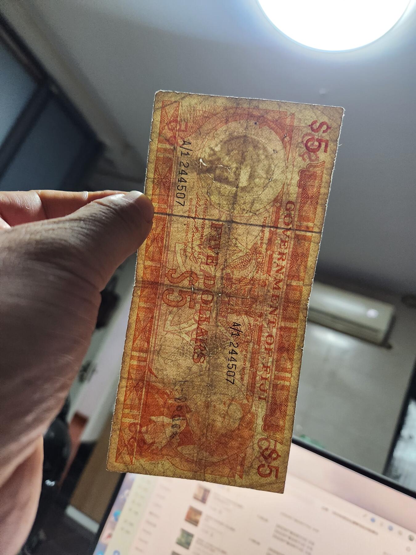 12月21号晚上8点 外国纸币自动截拍第75场 东加勒比5元A1首发 原票旧品