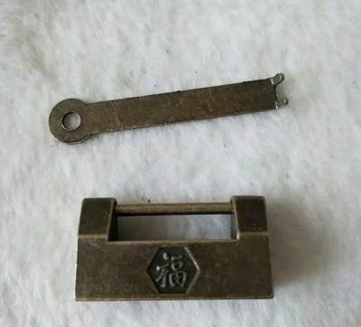 江南站杂件场 - 铜锁，带钥